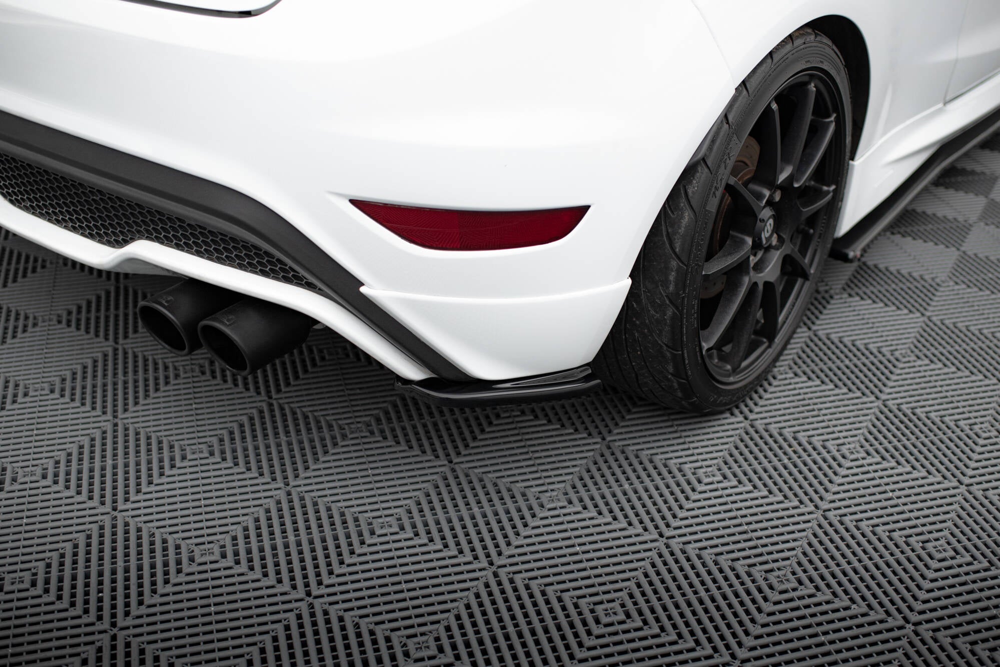 Heck Ansatz Flaps Diffusor für Ford Fiesta ST / ST-Line / Zetec S Mk7 FL