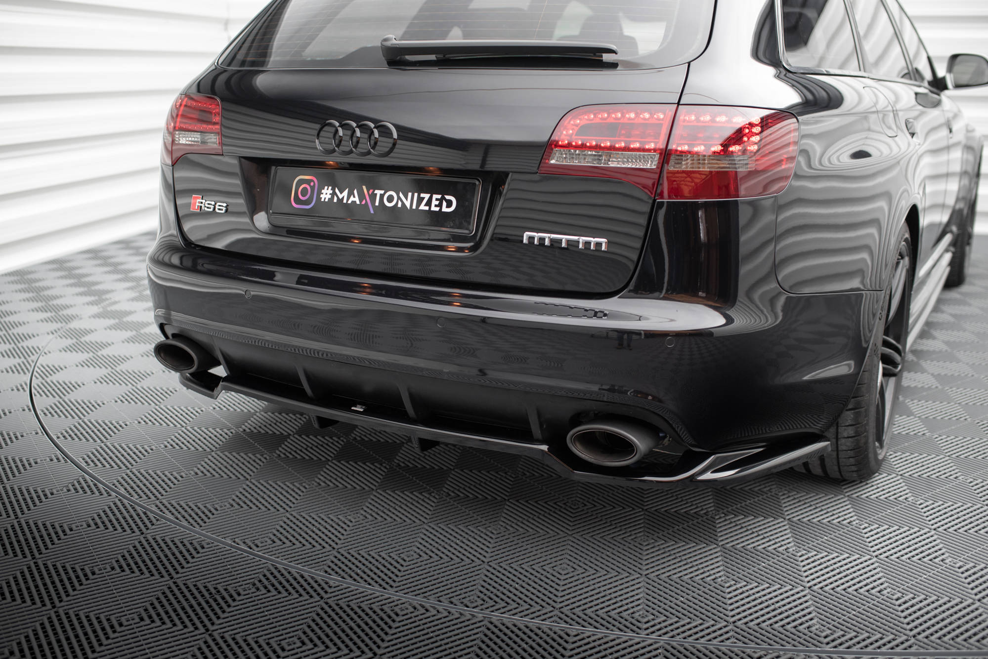 Mittlerer Cup Diffusor DTM Look Heck Ansatz für Audi RS6 Avant C6