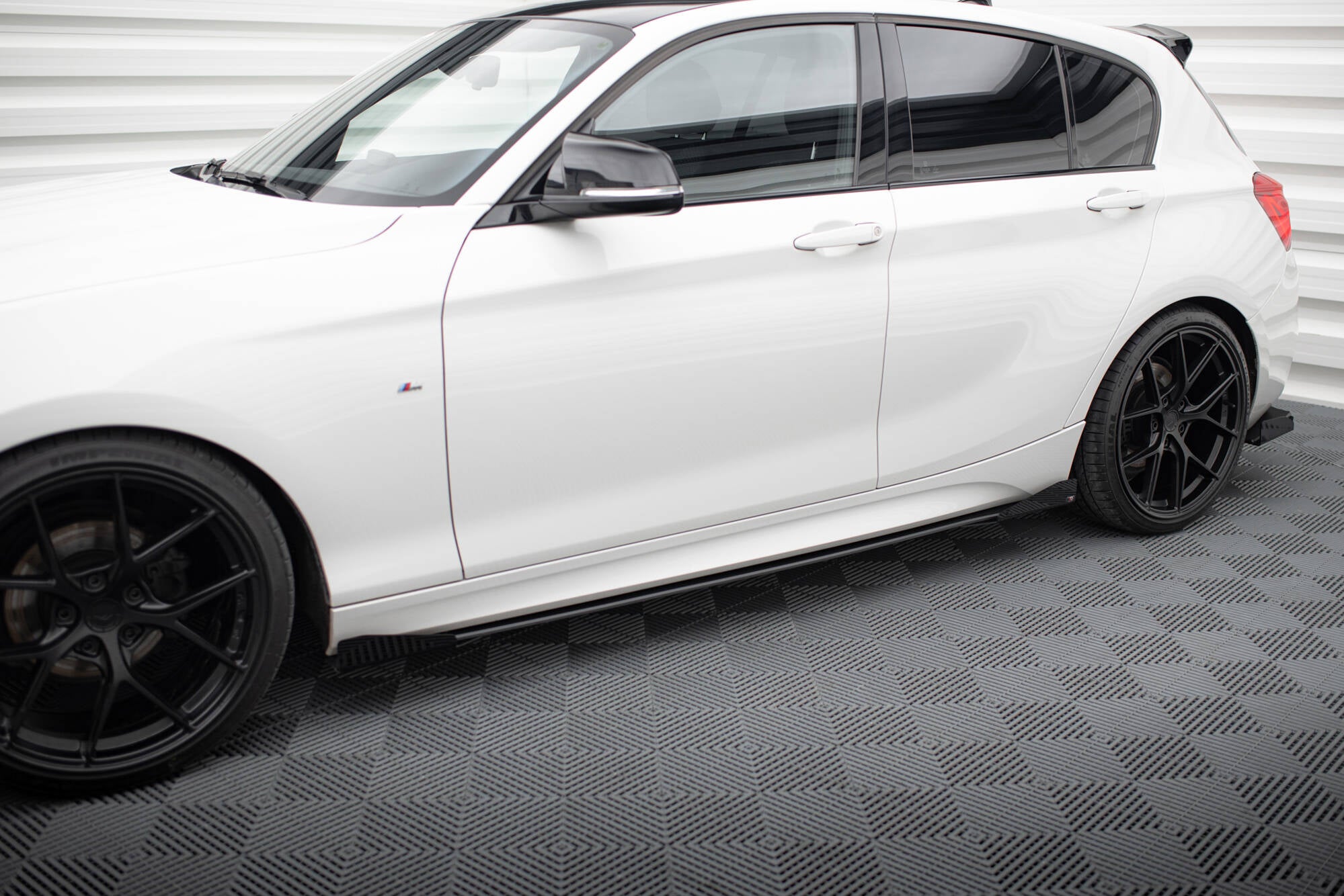 Street Pro Seitenschweller V2 Ansatz für für + Flaps BMW 1er F20 M135i / M140i / M - Paket