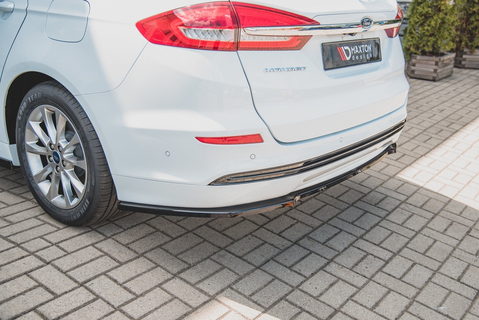 Diffusor für Ford Mondeo Kombi Platinium Mk5 Facelift