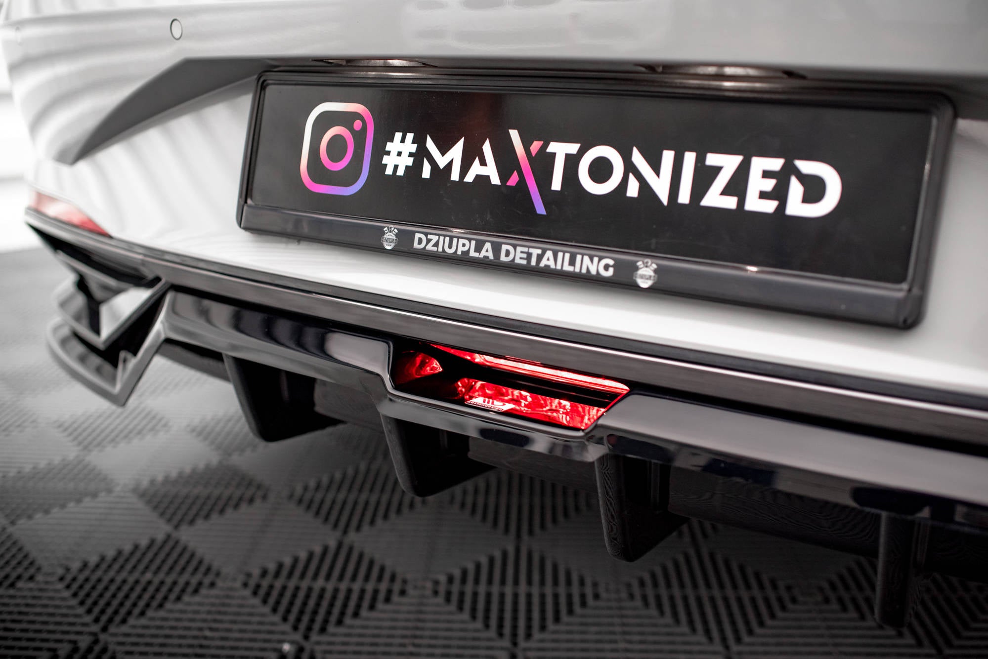 Mittlerer Cup Diffusor DTM Look Heck Ansatz für Hyundai Elantra Mk7