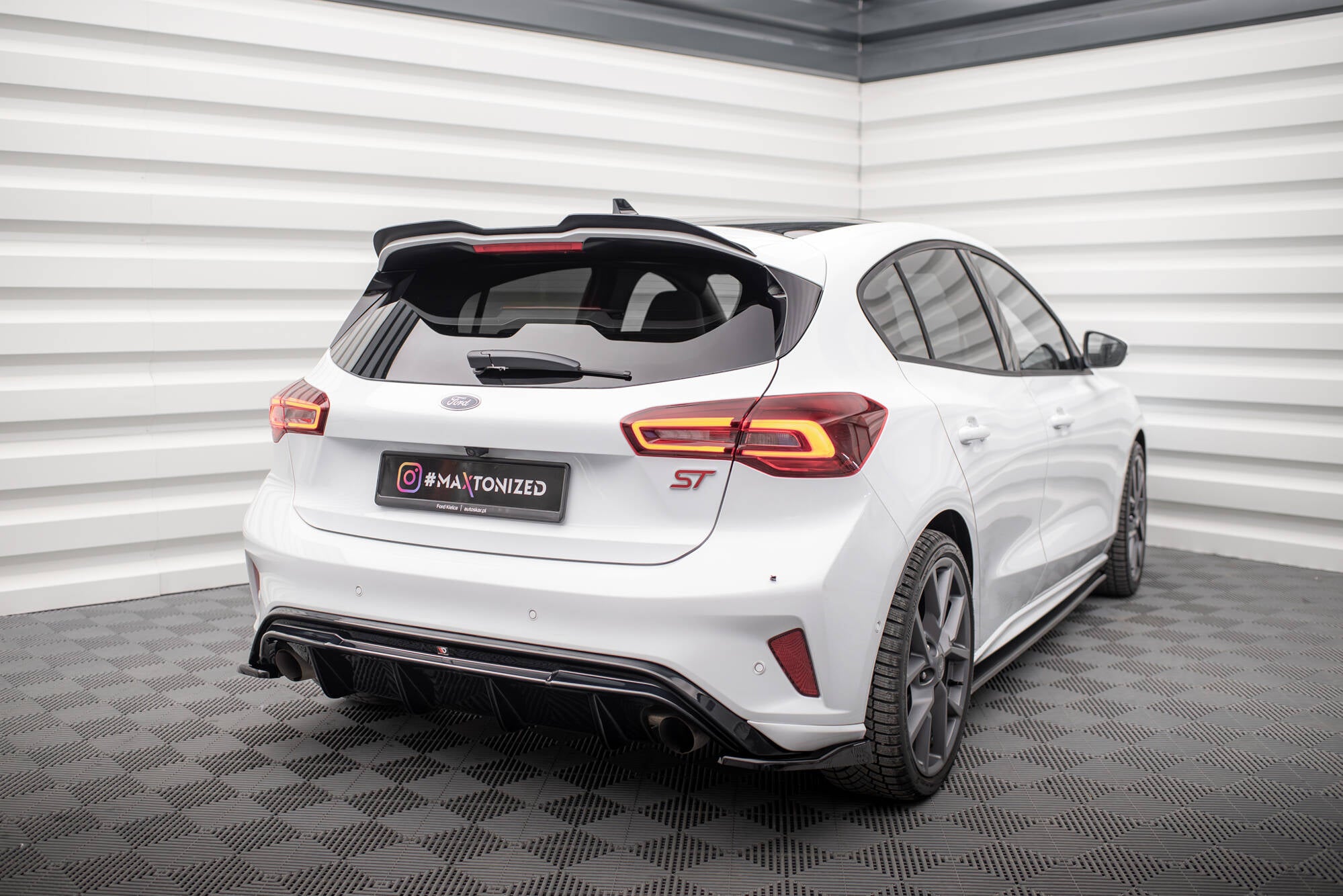 Diffusor V3 Heck Ansatz für Ford Focus Hatchback ST Mk4