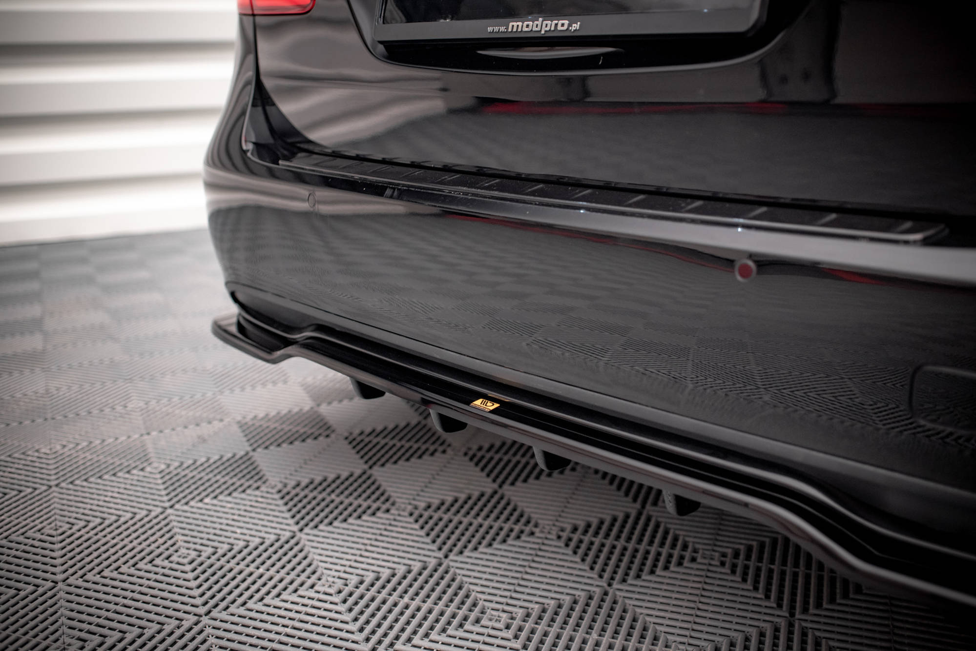 Mittlerer Cup Diffusor DTM Look Heck Ansatz für Mercedes-Benz B W246 Facelift