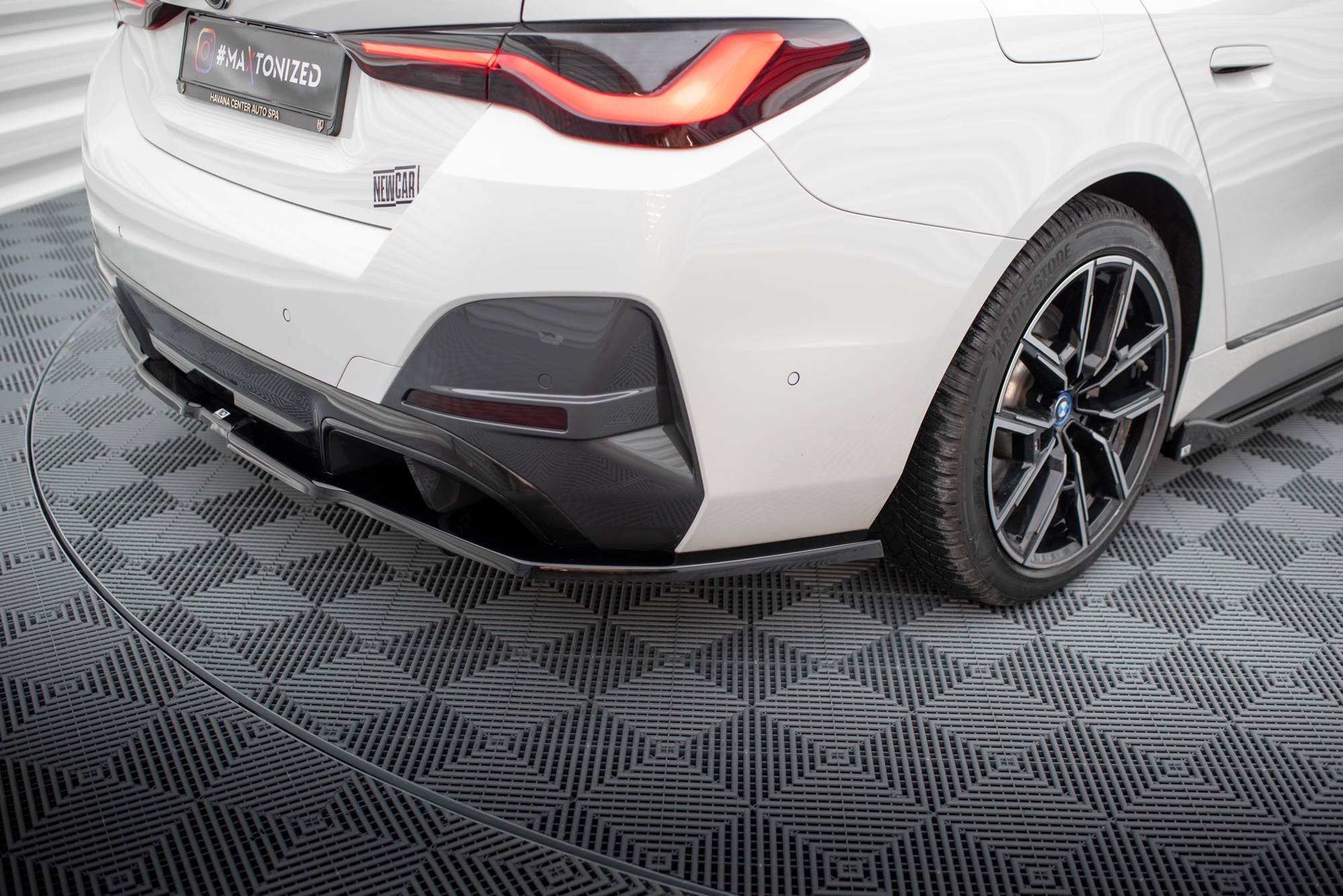 Mittlerer Cup Diffusor V1 DTM Look Heck Ansatz für BMW i4 M - Paket G26