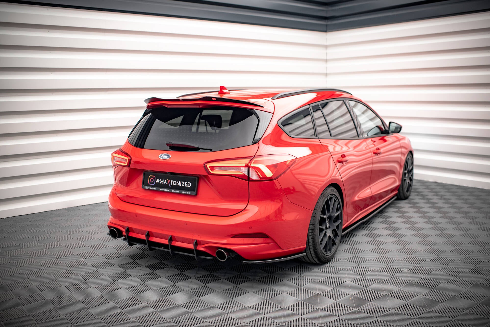 Street Pro Diffusor für Ford Focus Kombi ST Mk4