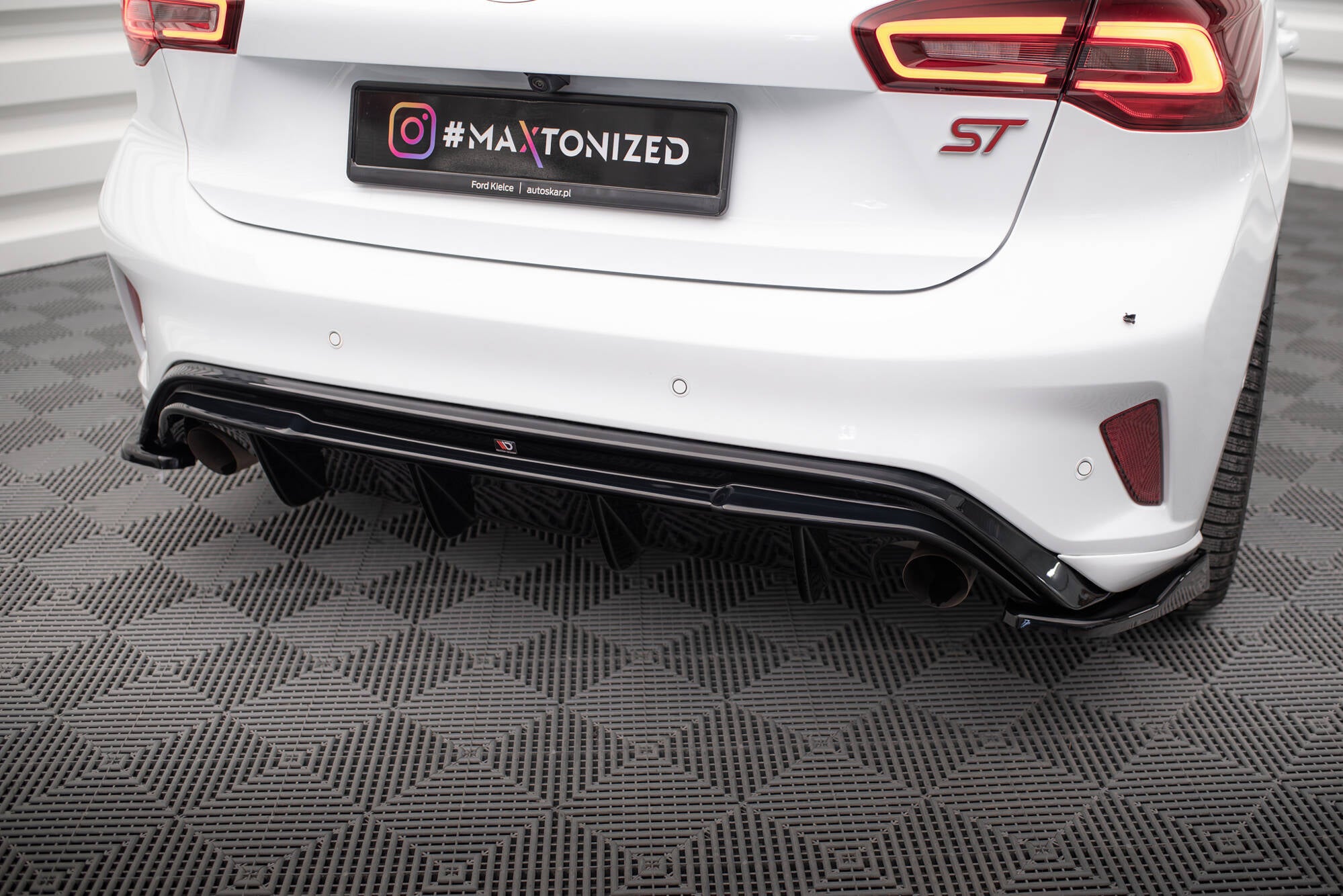 Diffusor V3 Heck Ansatz für Ford Focus Hatchback ST Mk4