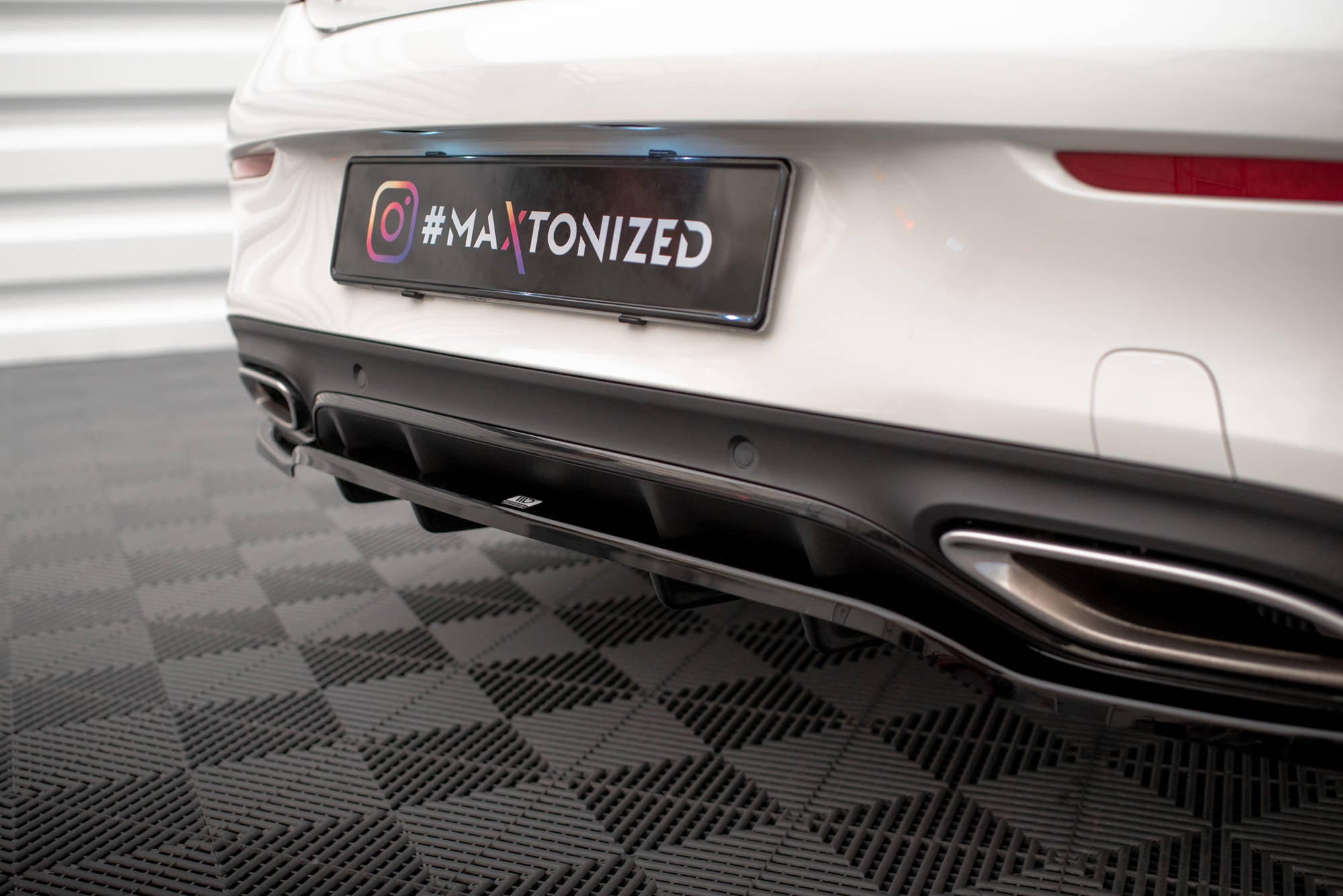 Mittlerer Cup Diffusor DTM Look Heck Ansatz für Mercedes-Benz C Coupe AMG-Line C205 Facelift