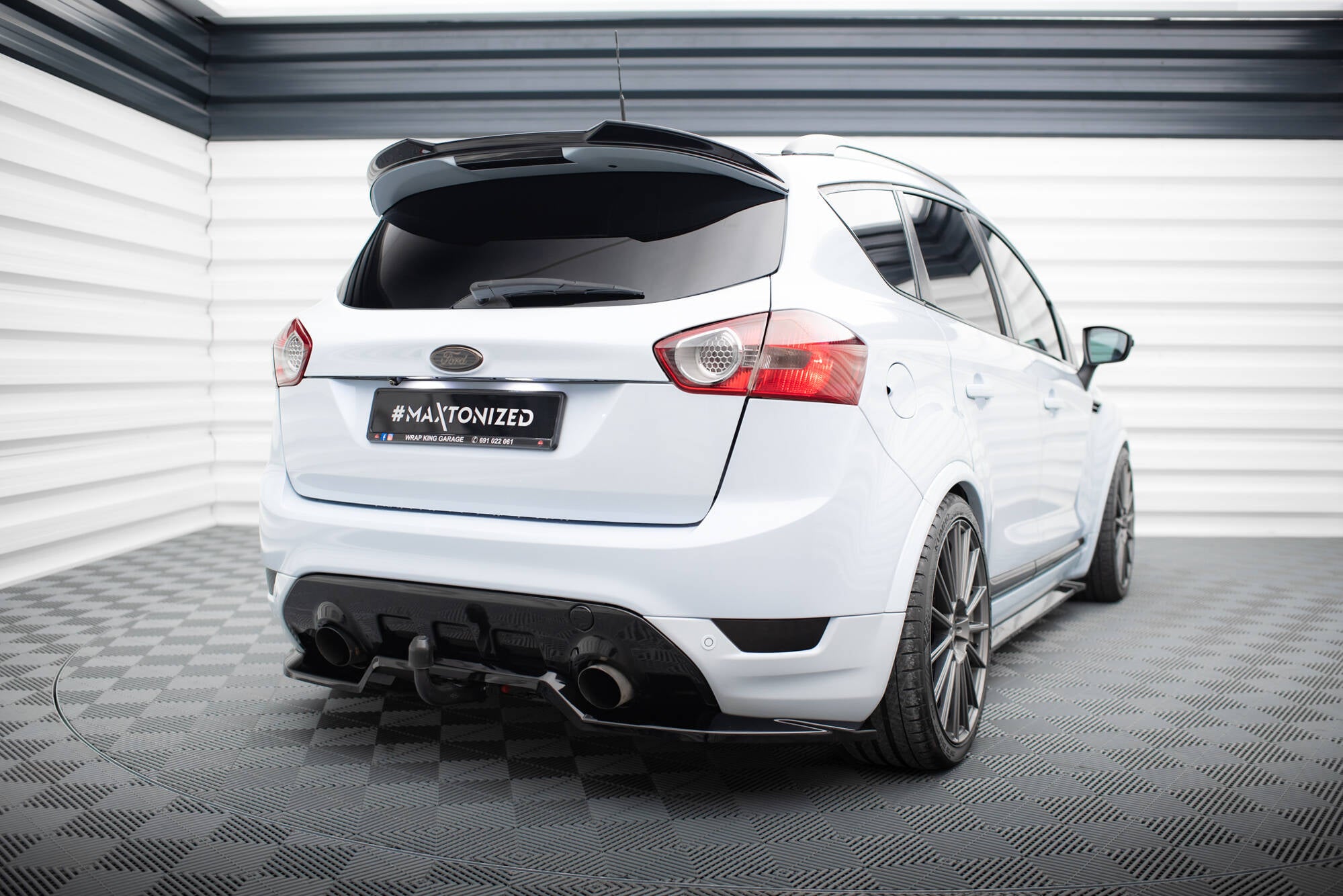 Mittlerer Cup Diffusor DTM Look Heck Ansatz für Ford Kuga ST Mk1