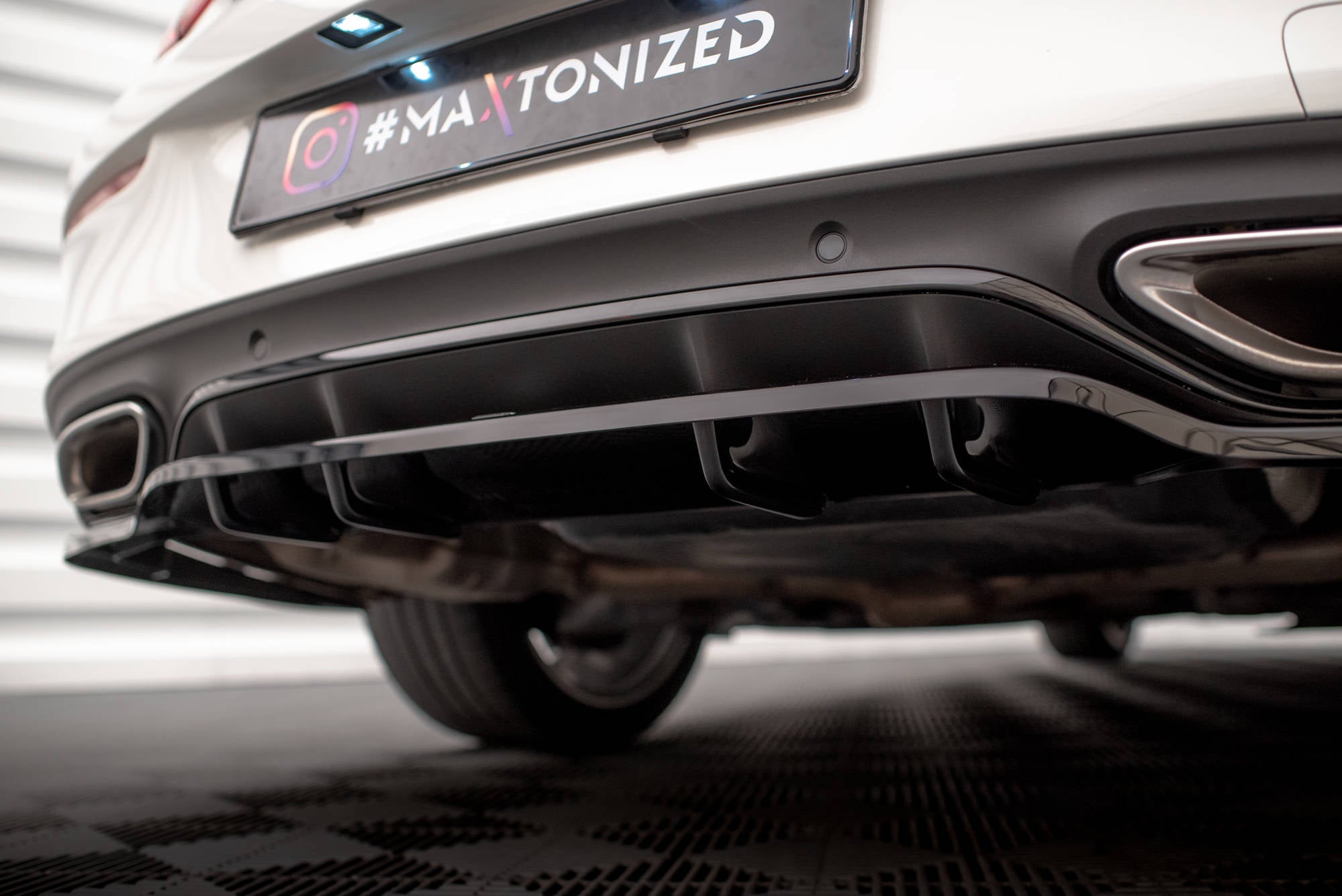 Mittlerer Cup Diffusor DTM Look Heck Ansatz für Mercedes-Benz C Coupe AMG-Line C205 Facelift