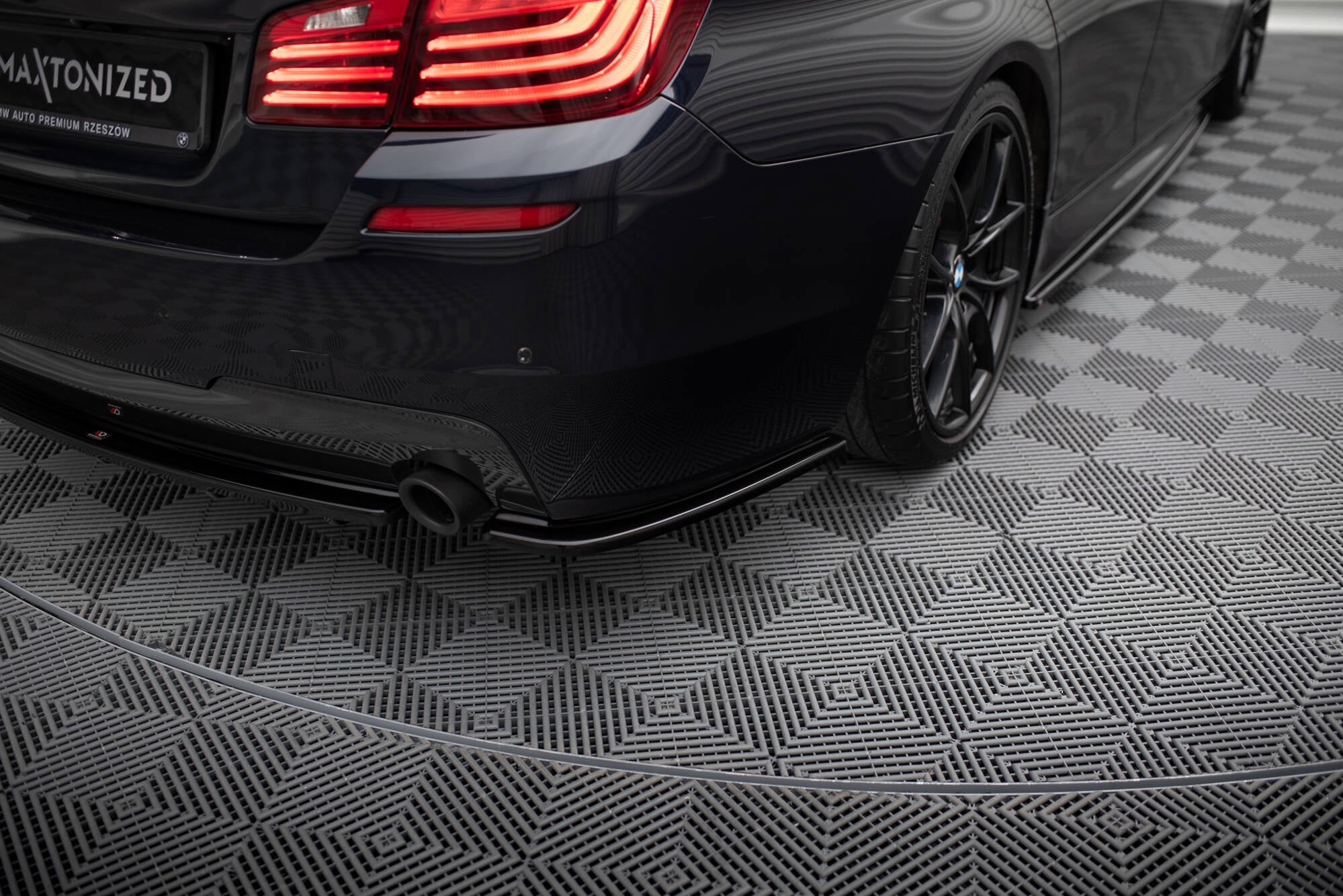 Flaps Heckansatz Diffusor für BMW 5er F11 M Paket (mit zwei Einzel Endstücken)