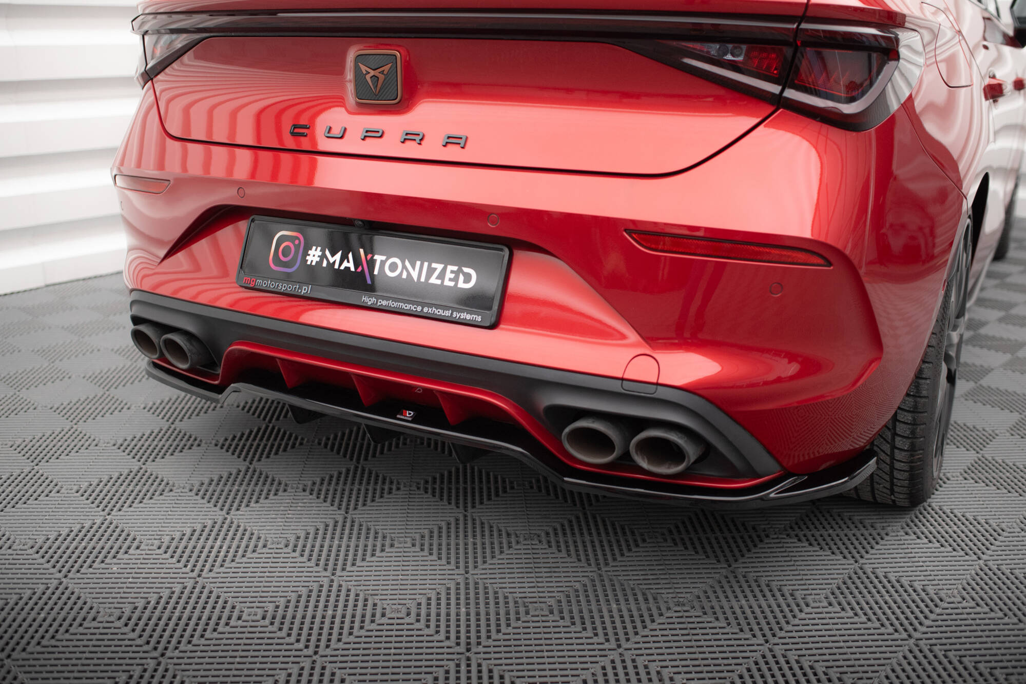 Mittlerer Cup Diffusor DTM Look Heck Ansatz für Cupra Leon Hatchback Mk1