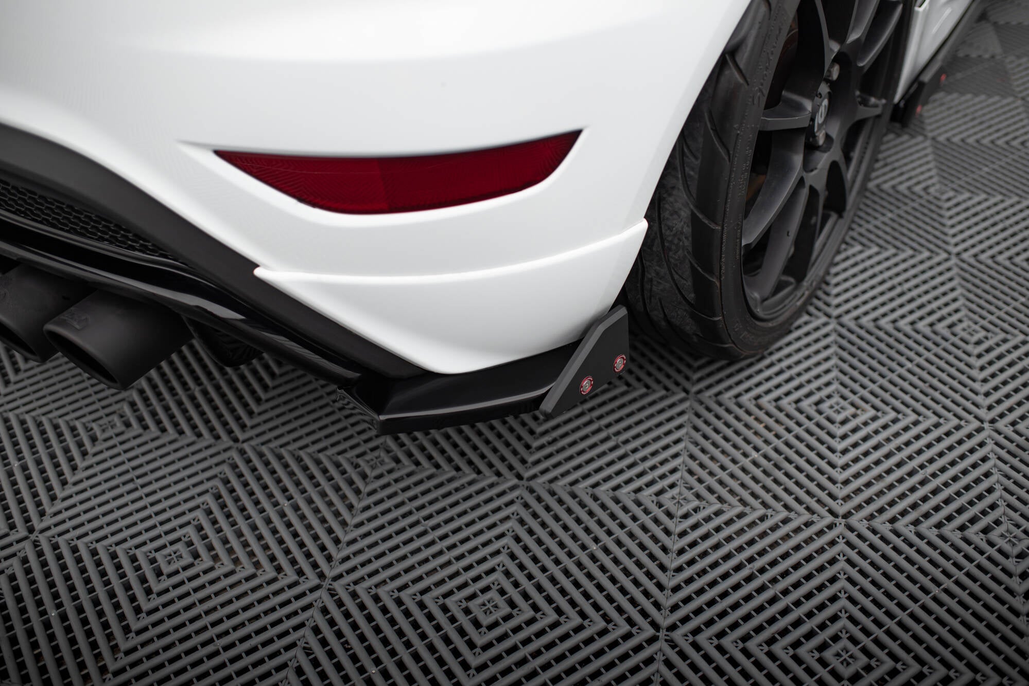Heck Ansatz Flaps Diffusor V3 + Flaps für Ford Fiesta ST Mk7 Facelift