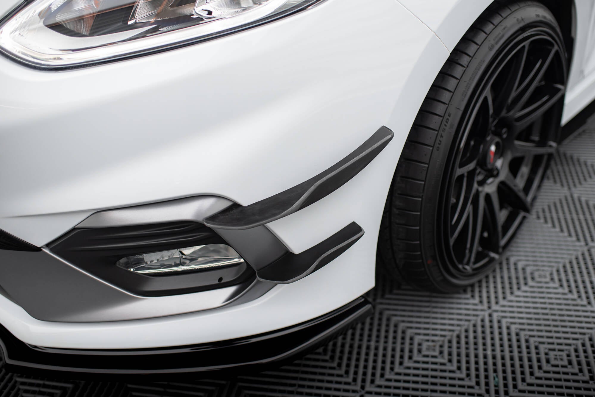 Stoßstangen Flaps V2 Wings vorne Canards für Ford Fiesta Mk8 ST / ST-Line