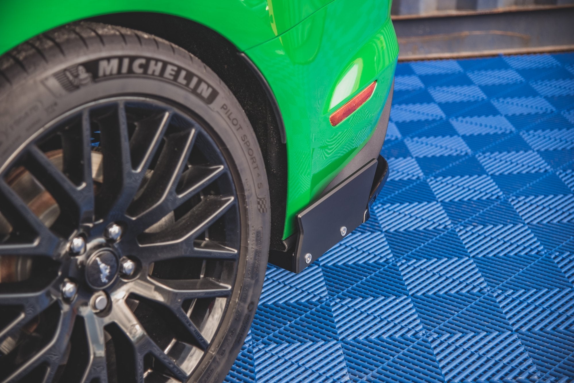 Heck Ansatz Flaps Diffusor V1 + Flaps für Ford Mustang GT Mk6 Facelift