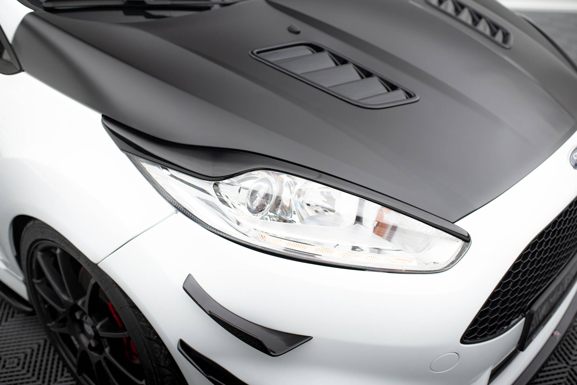 Scheinwerfer Blenden Böser Blick V.2 für Ford Fiesta ST / ST-Line / Standard Mk7 FL