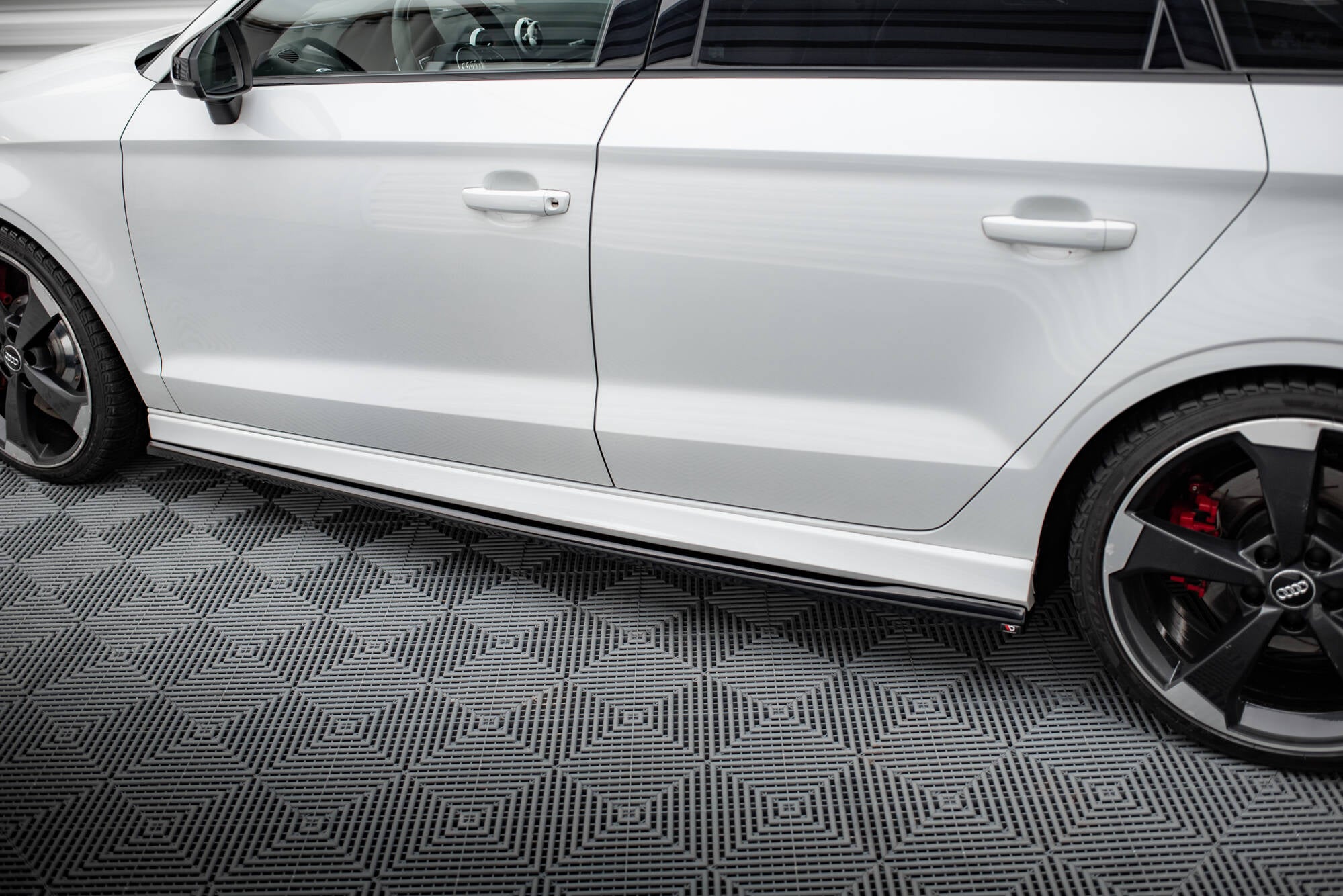 Seitenschweller V2 Ansatz für Audi RS3 Limousine 8V Facelift