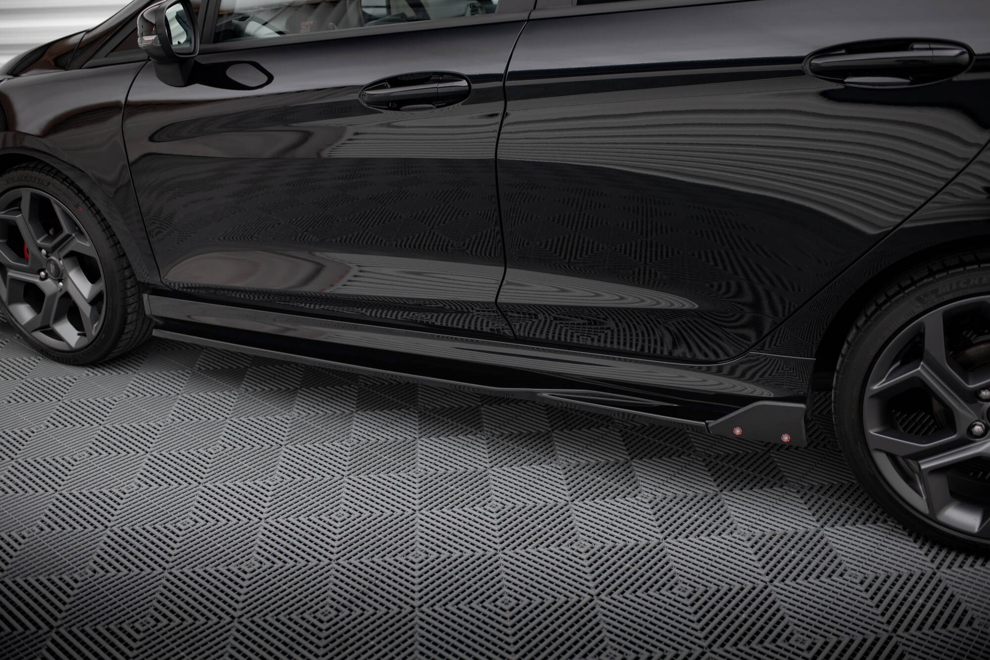 Seitenschweller V2 Ansatz für + Flaps für Ford Fiesta ST / ST-Line
