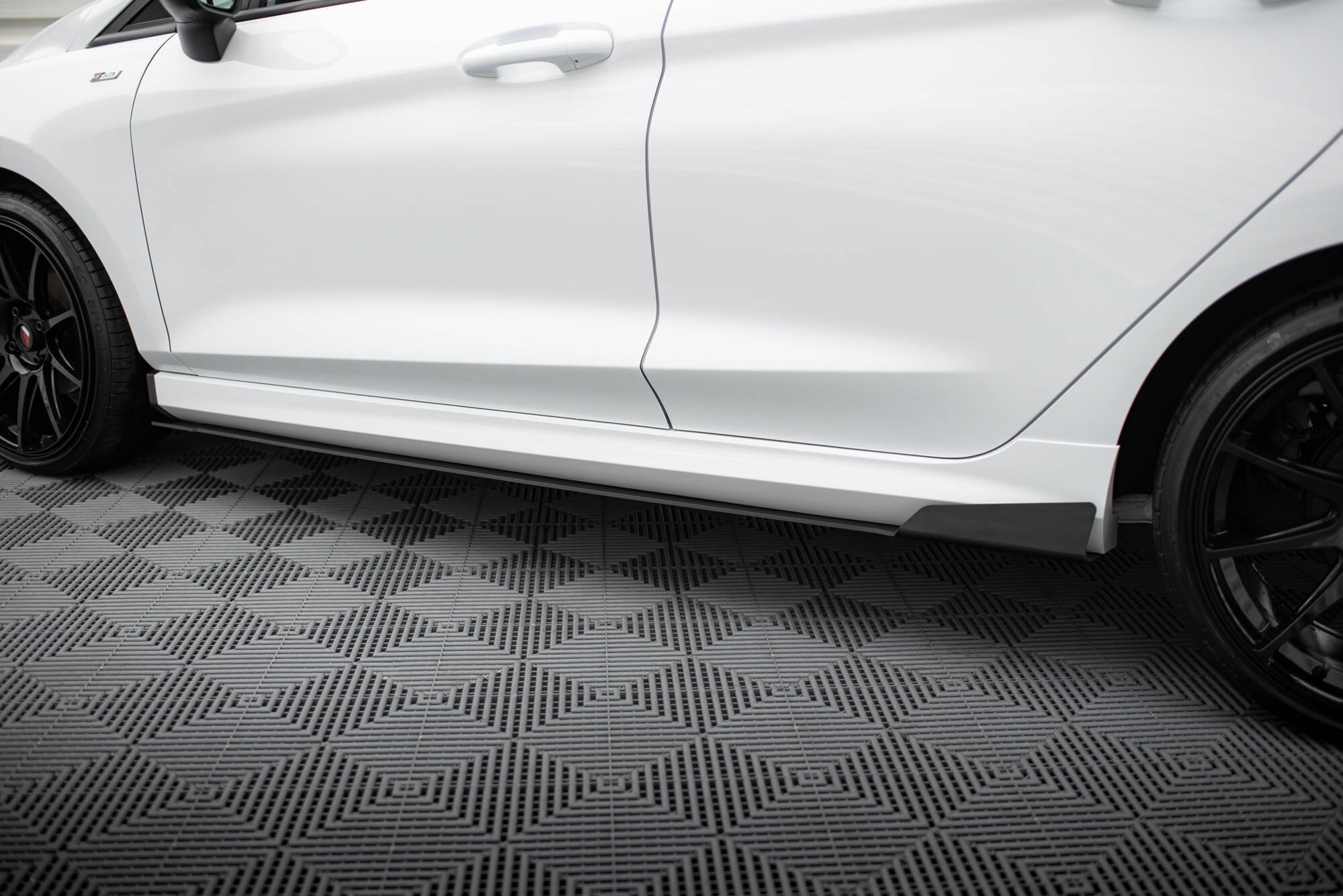 Sport Seitenschweller V1 Ansatz für für Ford Fiesta Mk8 ST / ST-Line