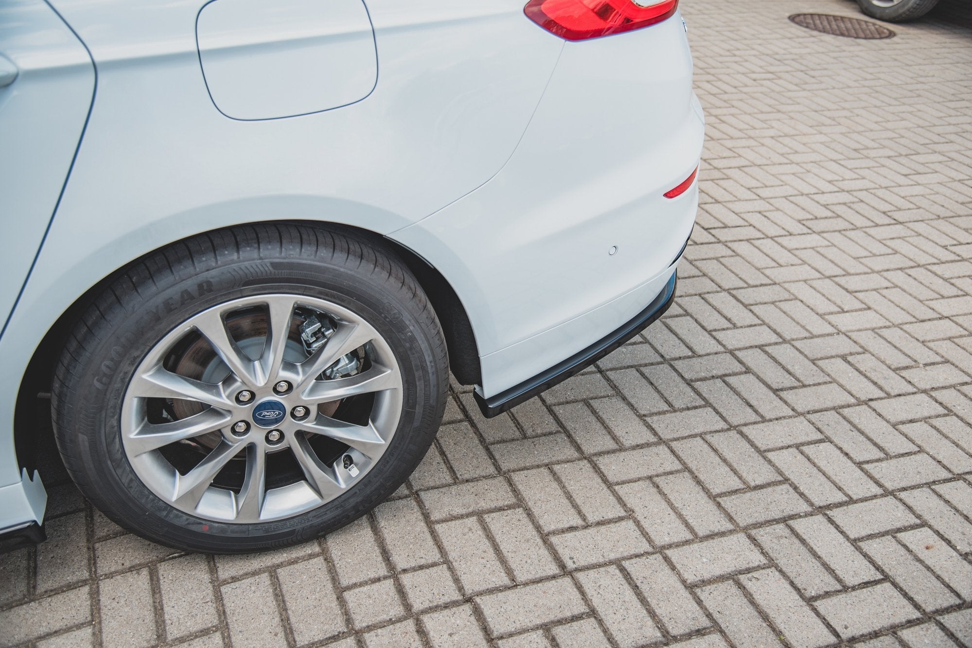 Diffusor für Ford Mondeo Kombi Platinium Mk5 Facelift