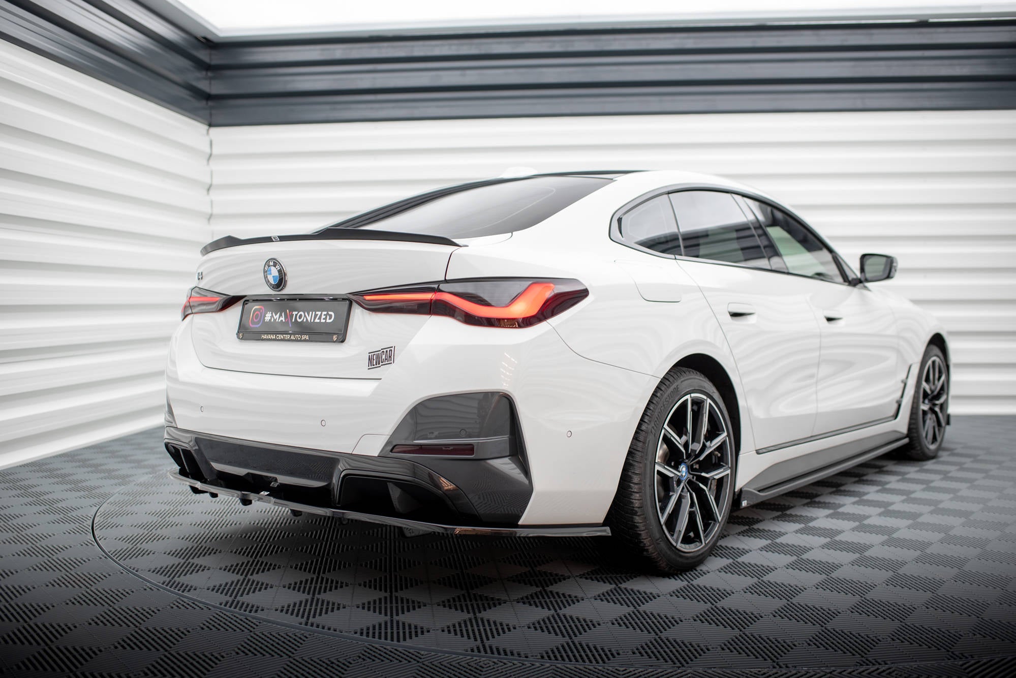 Mittlerer Cup Diffusor V1 DTM Look Heck Ansatz für BMW i4 M - Paket G26
