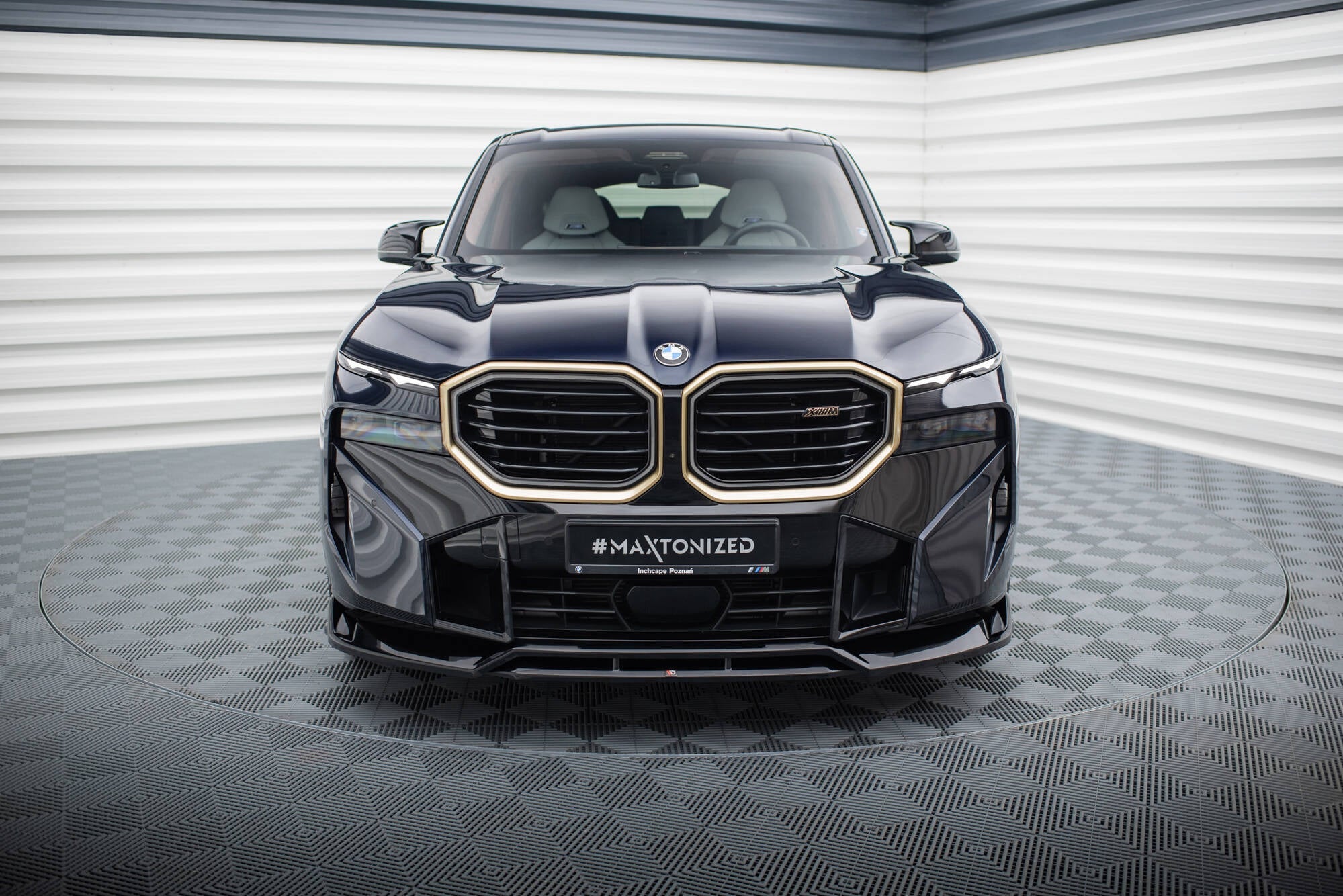 Maxton Front Ansatz V.1 für BMW XM G09 schwarz Hochglanz
