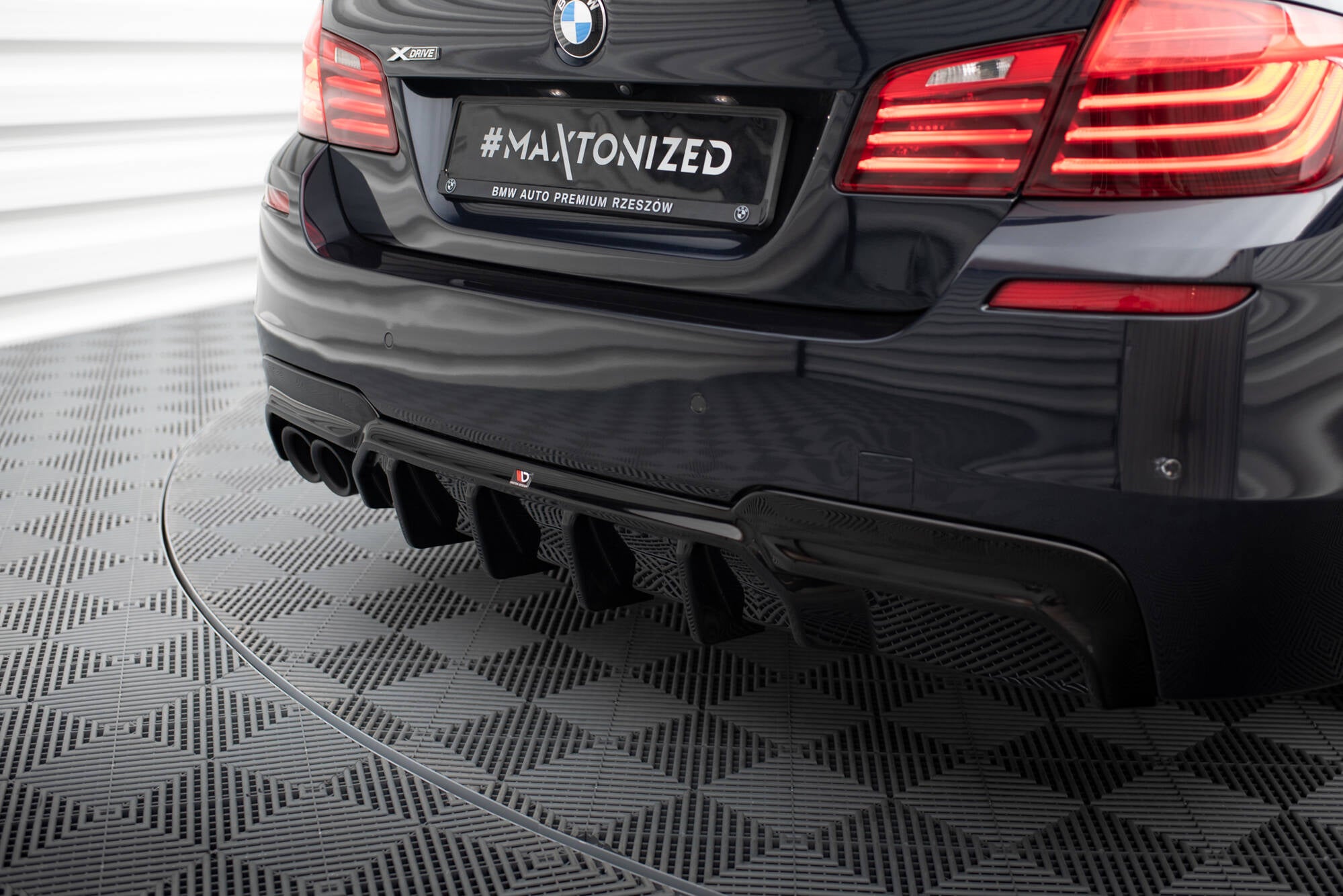Diffusor V2 Heck Ansatz für BMW 5er M - Paket F10 / F11 (Doppelauspuff li.)