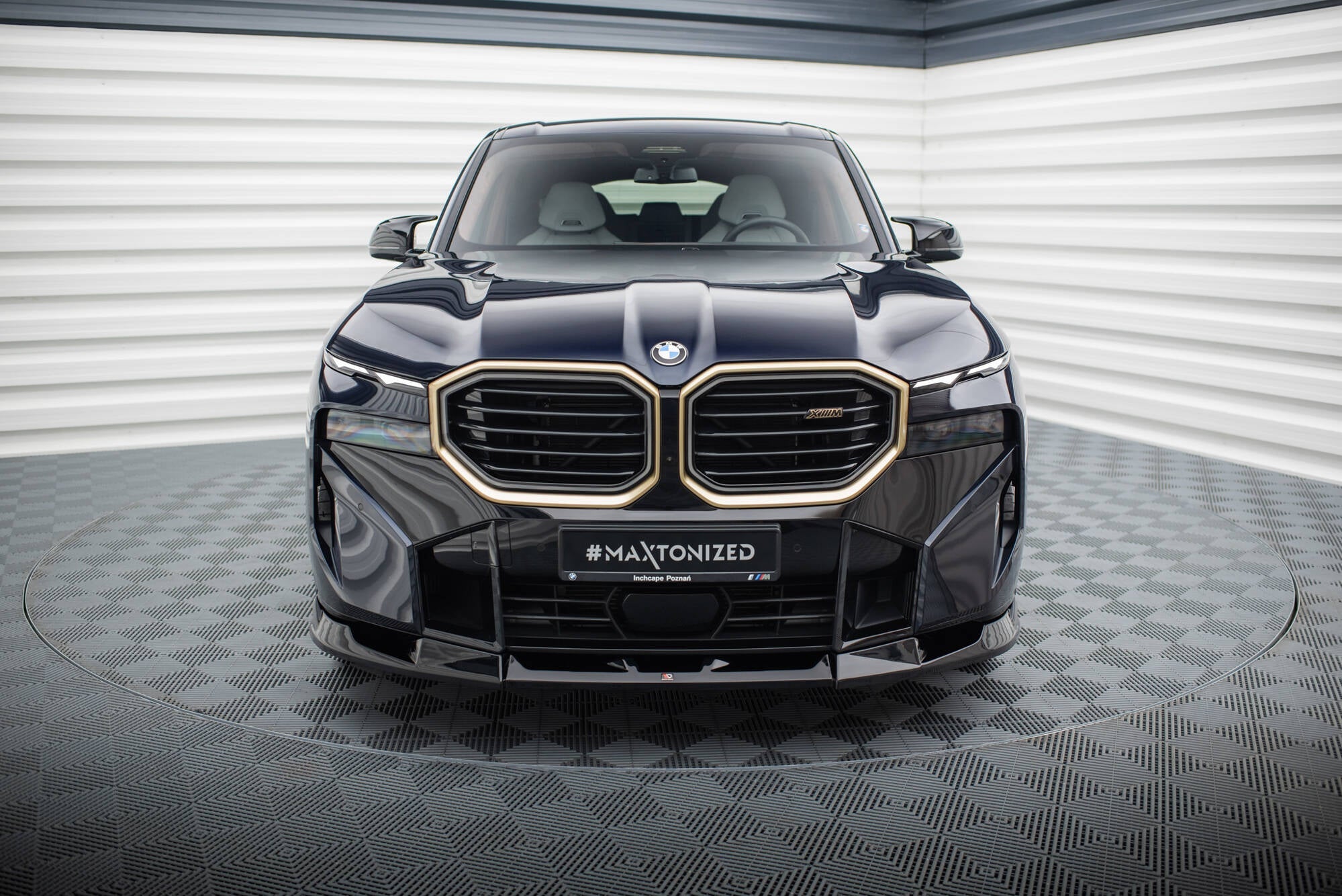 Maxton Front Ansatz V.2 für BMW XM G09 schwarz Hochglanz