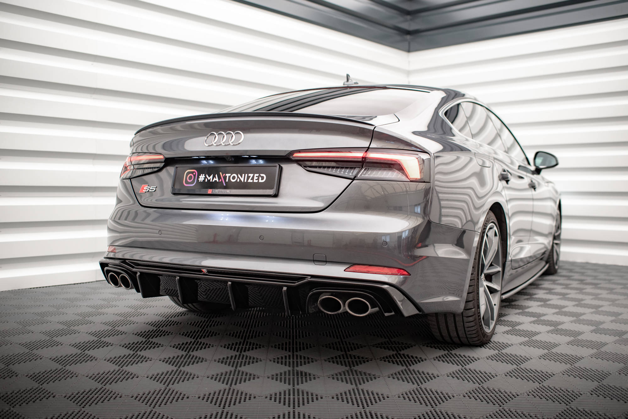 Diffusor Heck Ansatz für Audi S5 F5 Coupe / Sportback