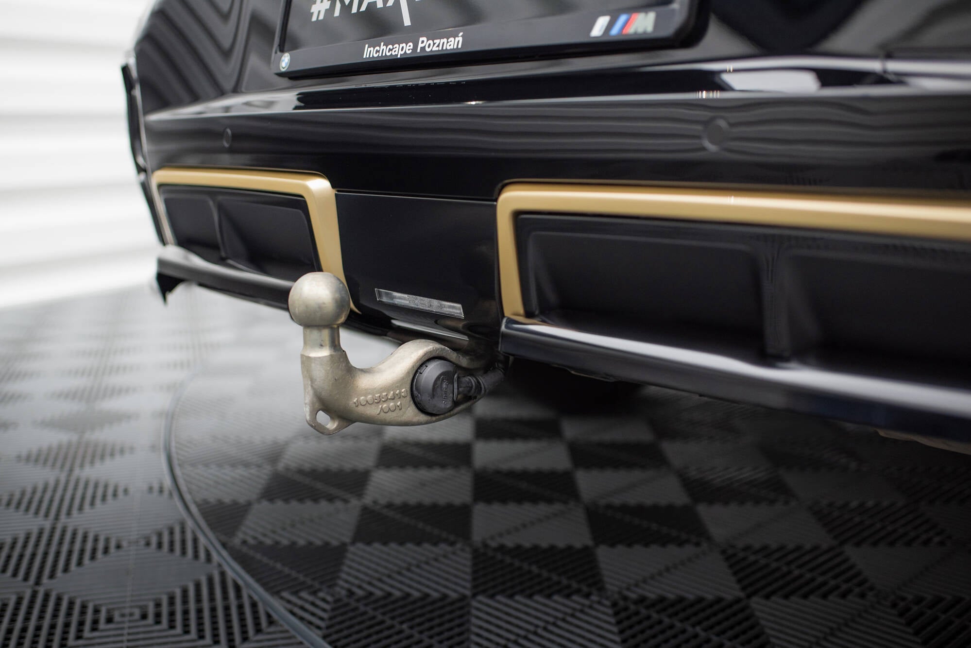 Maxton Mittlerer Diffusor Heck Ansatz DTM Look für BMW XM G09 schwarz Hochglanz