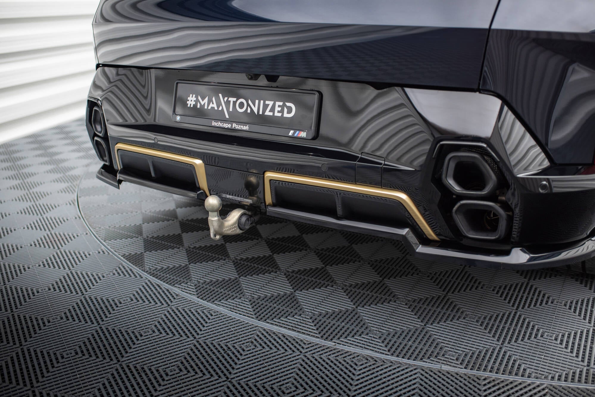 Maxton Mittlerer Diffusor Heck Ansatz DTM Look für BMW XM G09 schwarz Hochglanz