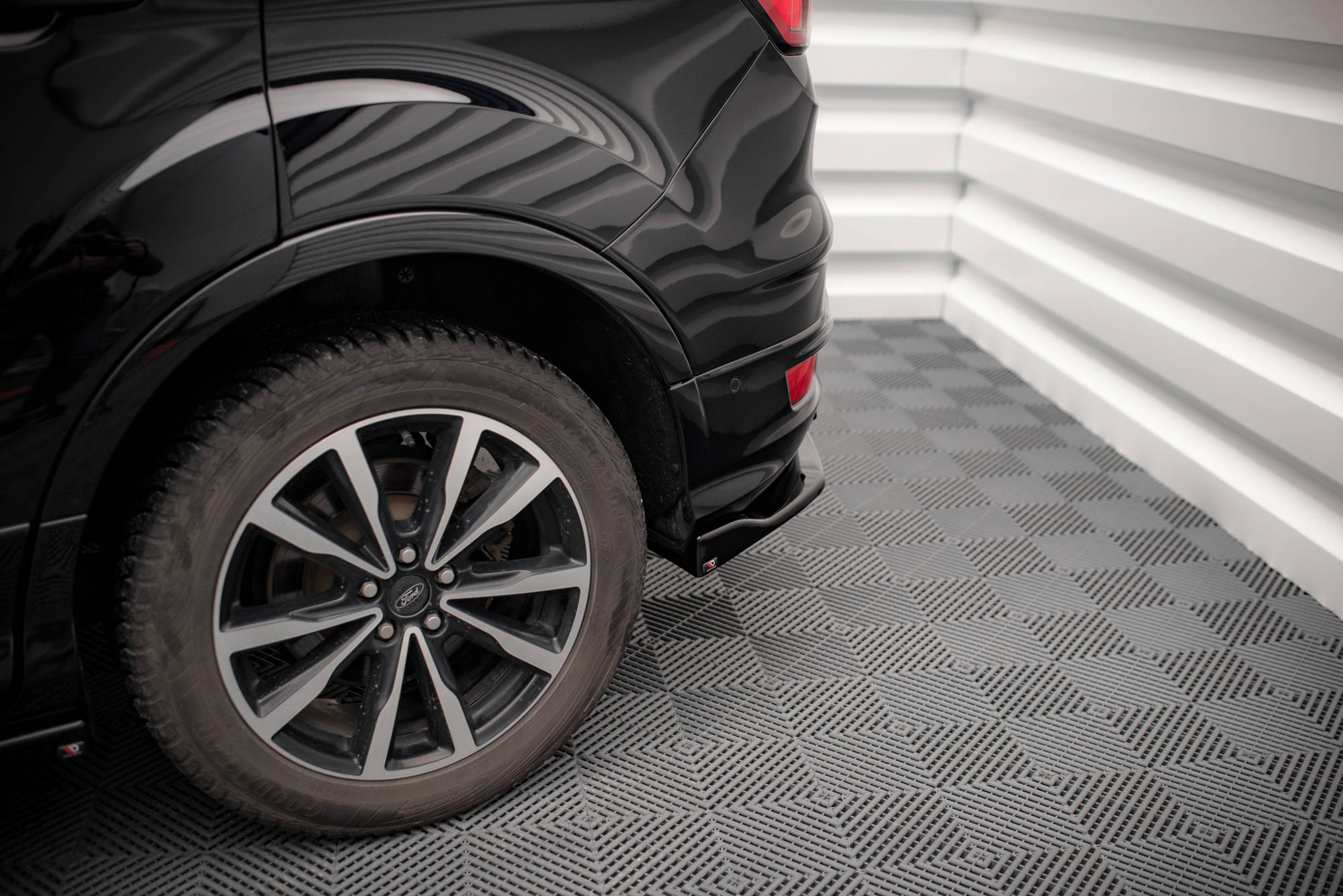 Heck Ansatz Flaps Diffusor für Ford Escape ST-Line Mk3