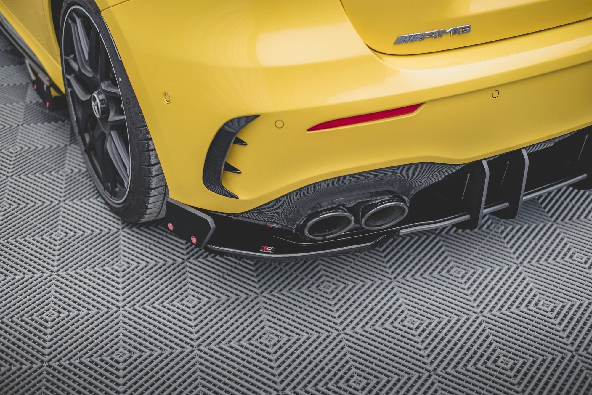 Heck Ansatz Flaps Diffusor V2 + Flaps für Mercedes-AMG A 45 S Aero Pack W177