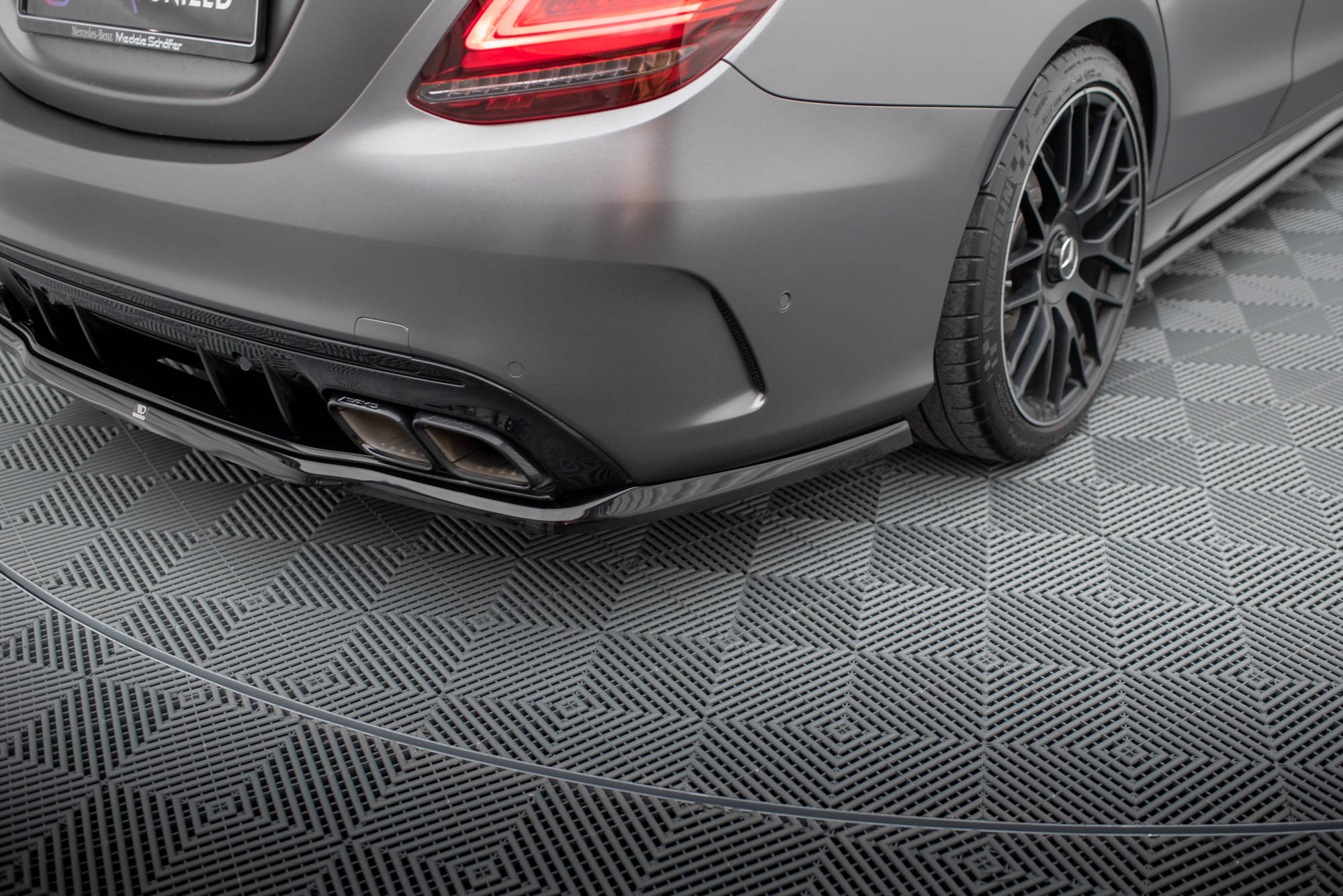 Mittlerer Cup Diffusor DTM Look Heck Ansatz für Mercedes-AMG C63 Limousine / Kombi W205 Facelift