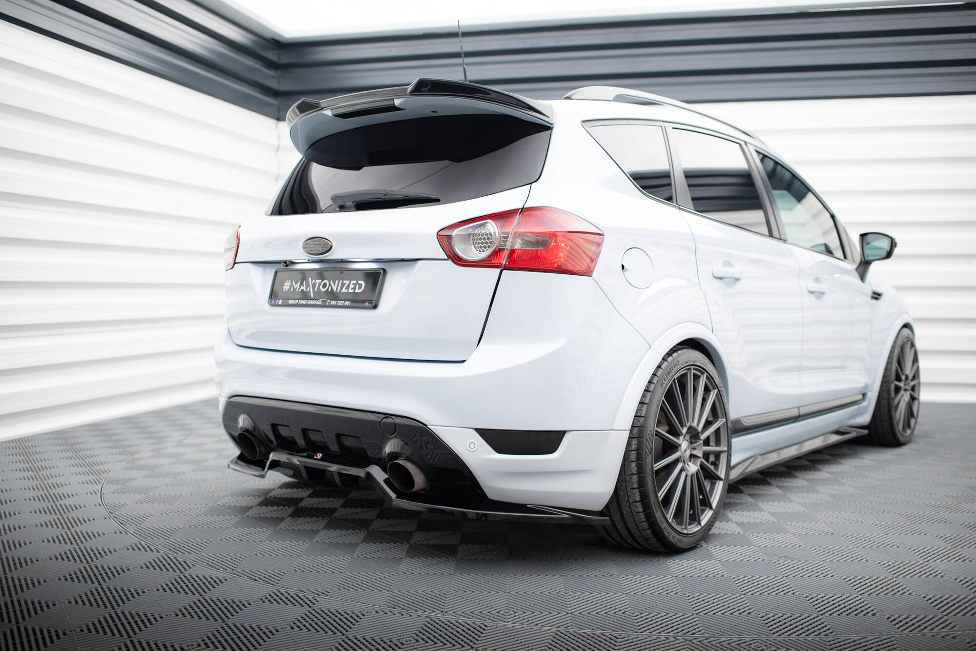 Mittlerer Cup Diffusor DTM Look Heck Ansatz für Ford Kuga ST Mk1
