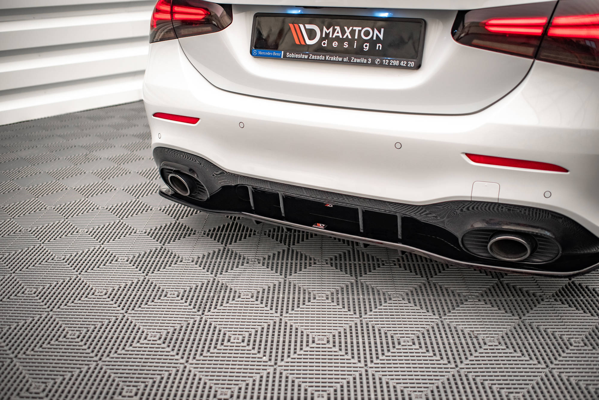 Mittlerer Cup Diffusor V1 DTM Look Heck Ansatz für Mercedes A 35 AMG Limousine