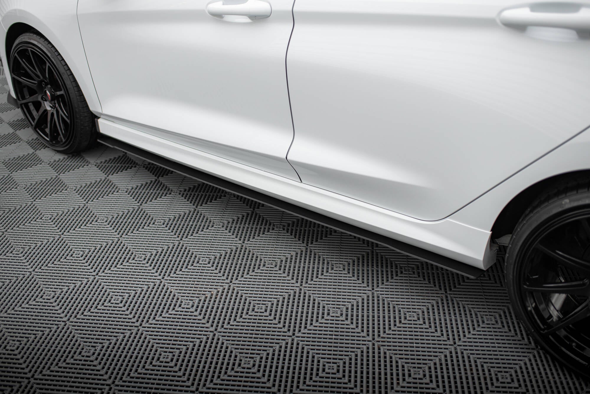 Sport Seitenschweller V2 Ansatz für Ford Fiesta Mk8 ST / ST-Line