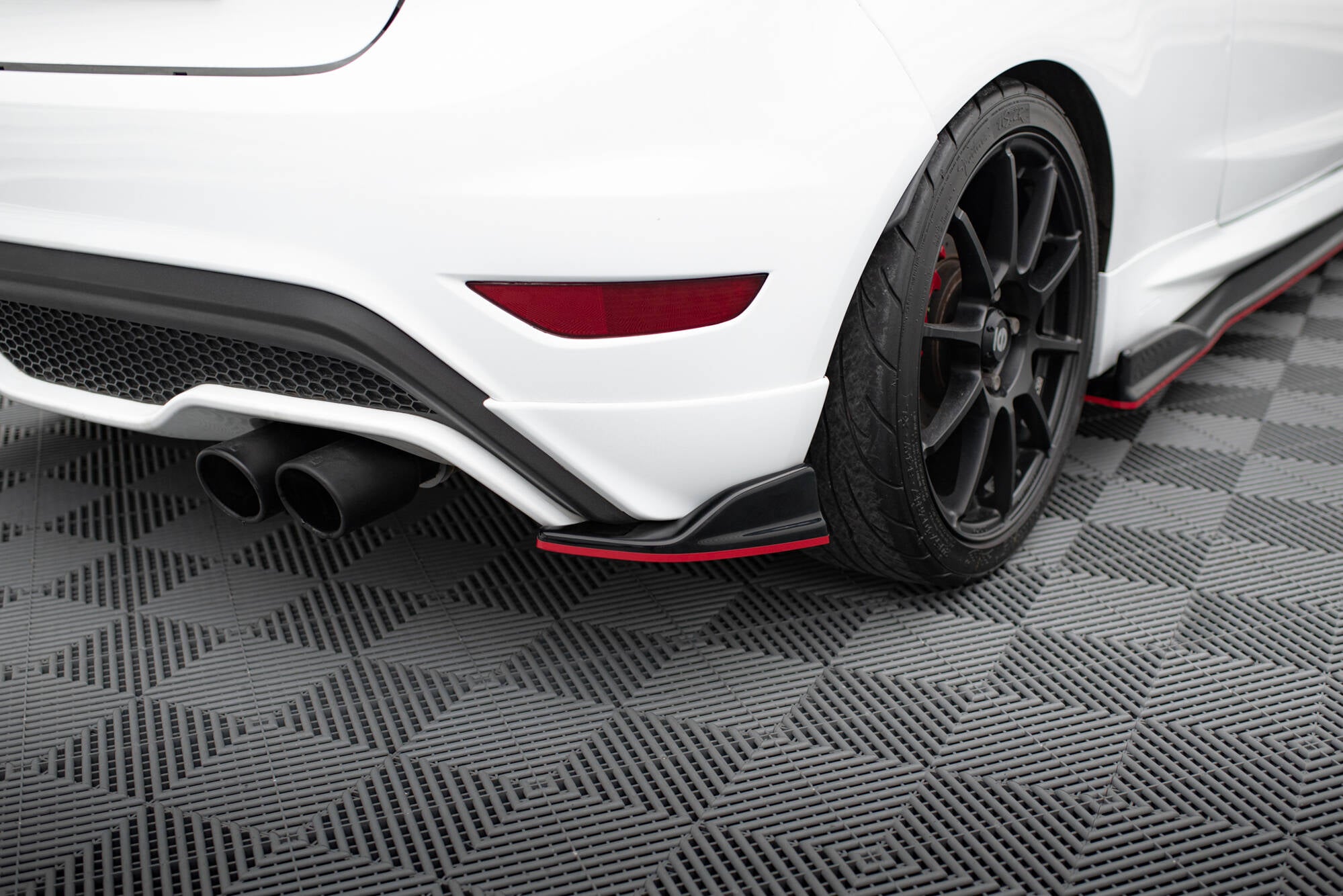 Heck Ansatz Flaps Diffusor V2 für Ford Fiesta ST Mk7 Facelift