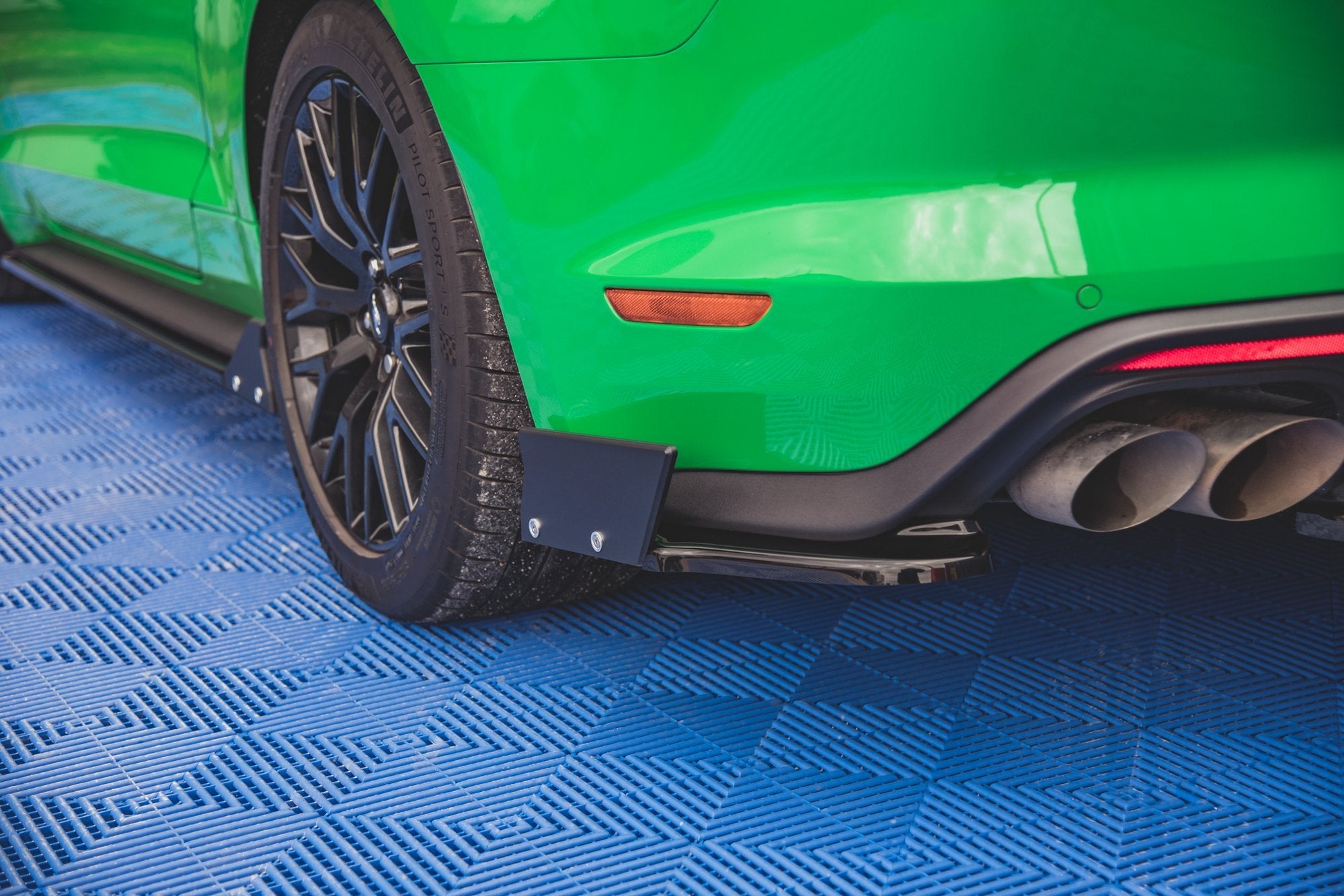 Heck Ansatz Flaps Diffusor V1 + Flaps für Ford Mustang GT Mk6 Facelift