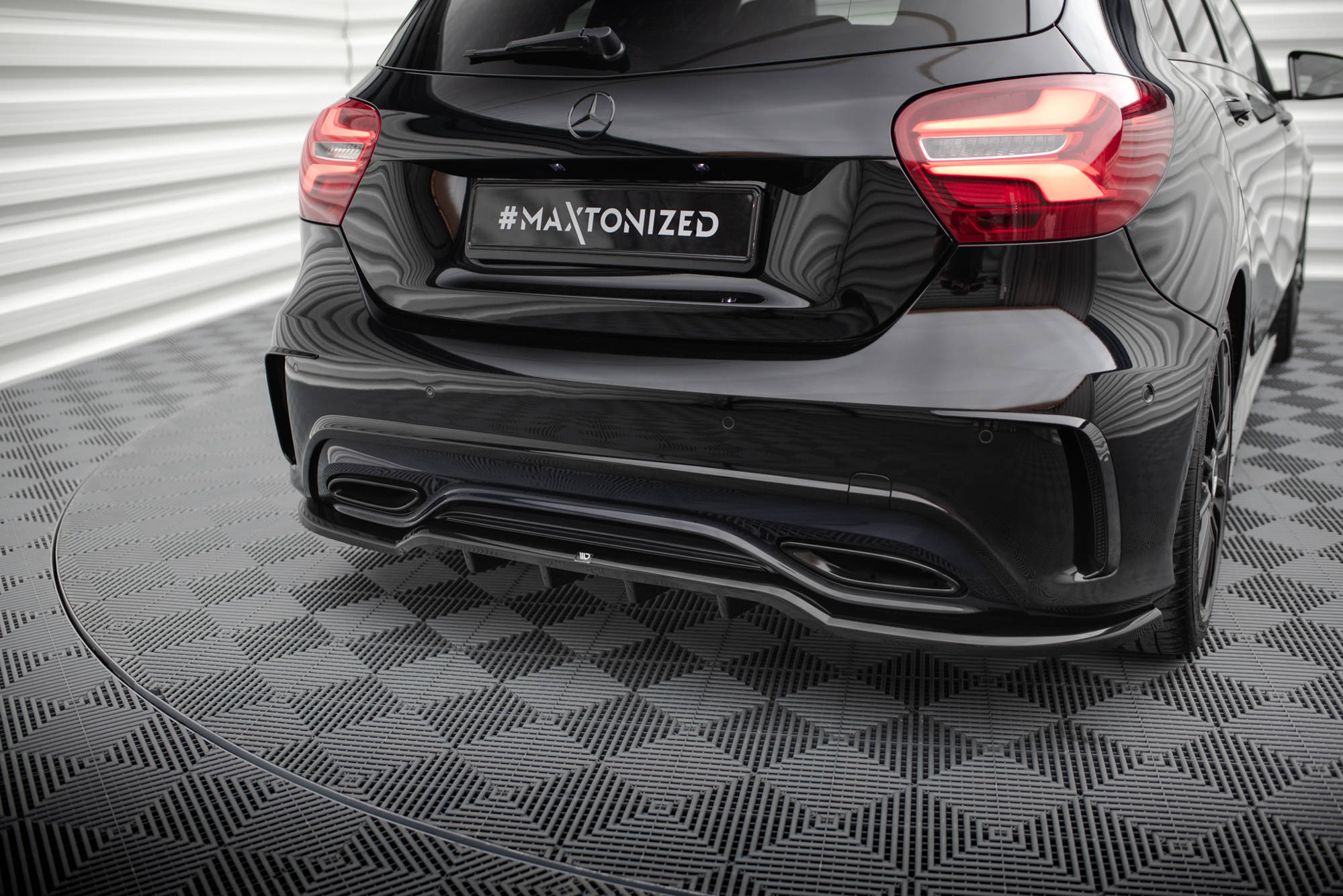 Mittlerer Cup Diffusor DTM Look Heck Ansatz für Mercedes-Benz A AMG-Line W176 Facelif