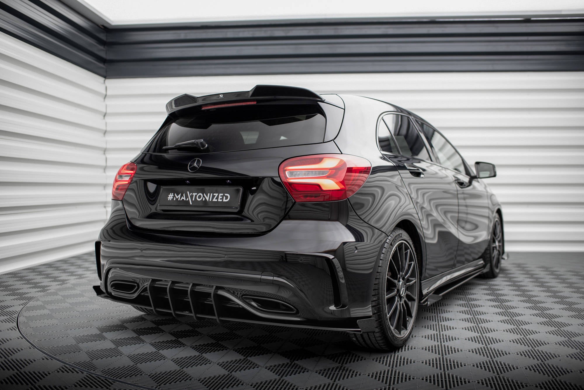 Street Pro Heck Ansatz Flaps Diffusor + Flaps für Mercedes-Benz A AMG-Line W176 Facelift