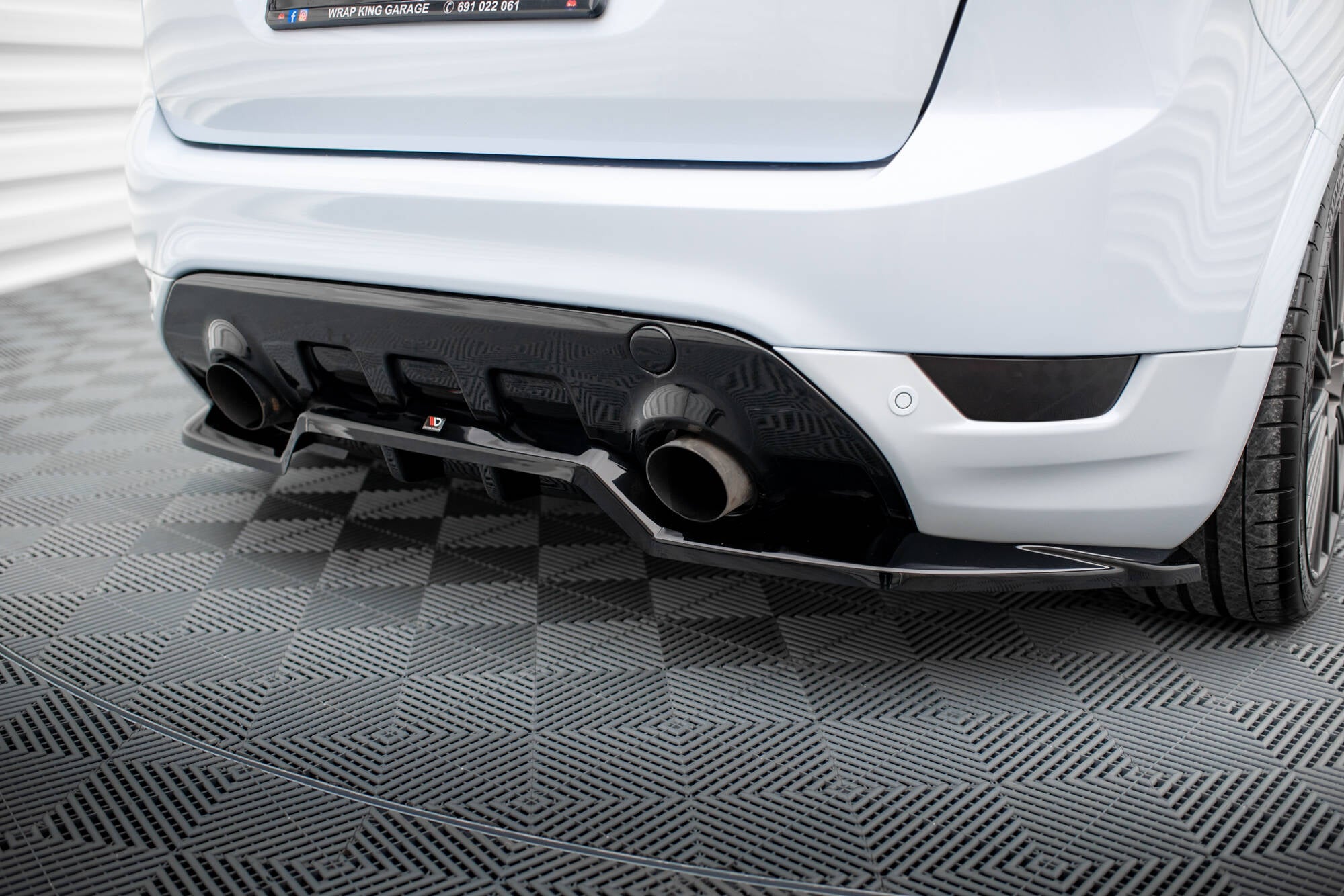 Mittlerer Cup Diffusor DTM Look Heck Ansatz für Ford Kuga ST Mk1