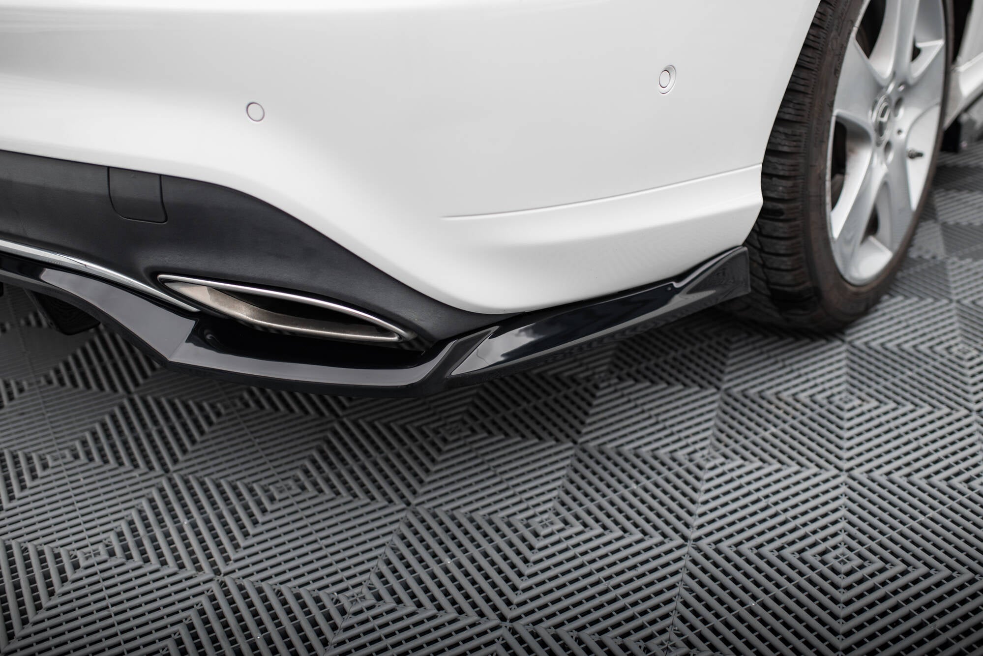 Mittlerer Cup Diffusor DTM Look Heck Ansatz für Mercedes-Benz CLA C117 Facelift