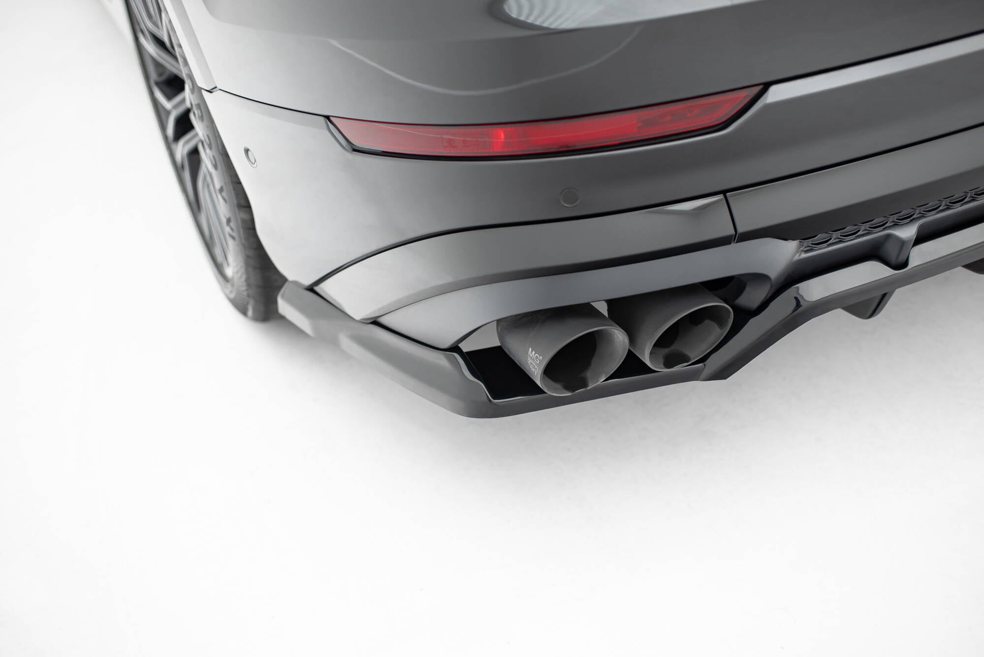 Mittlerer Cup Diffusor V2 DTM Look Heck Ansatz für Audi SQ8 / Q8 S-Line Mk1 Facelift