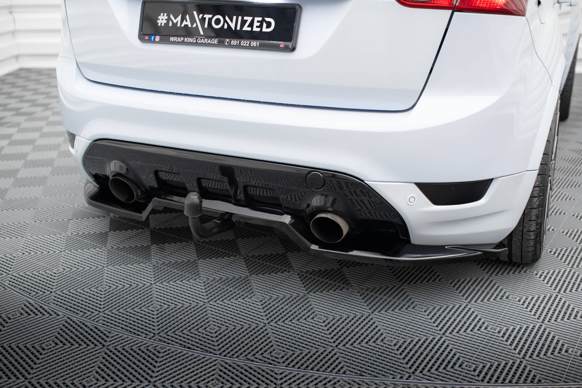 Mittlerer Cup Diffusor DTM Look Heck Ansatz für Ford Kuga ST Mk1