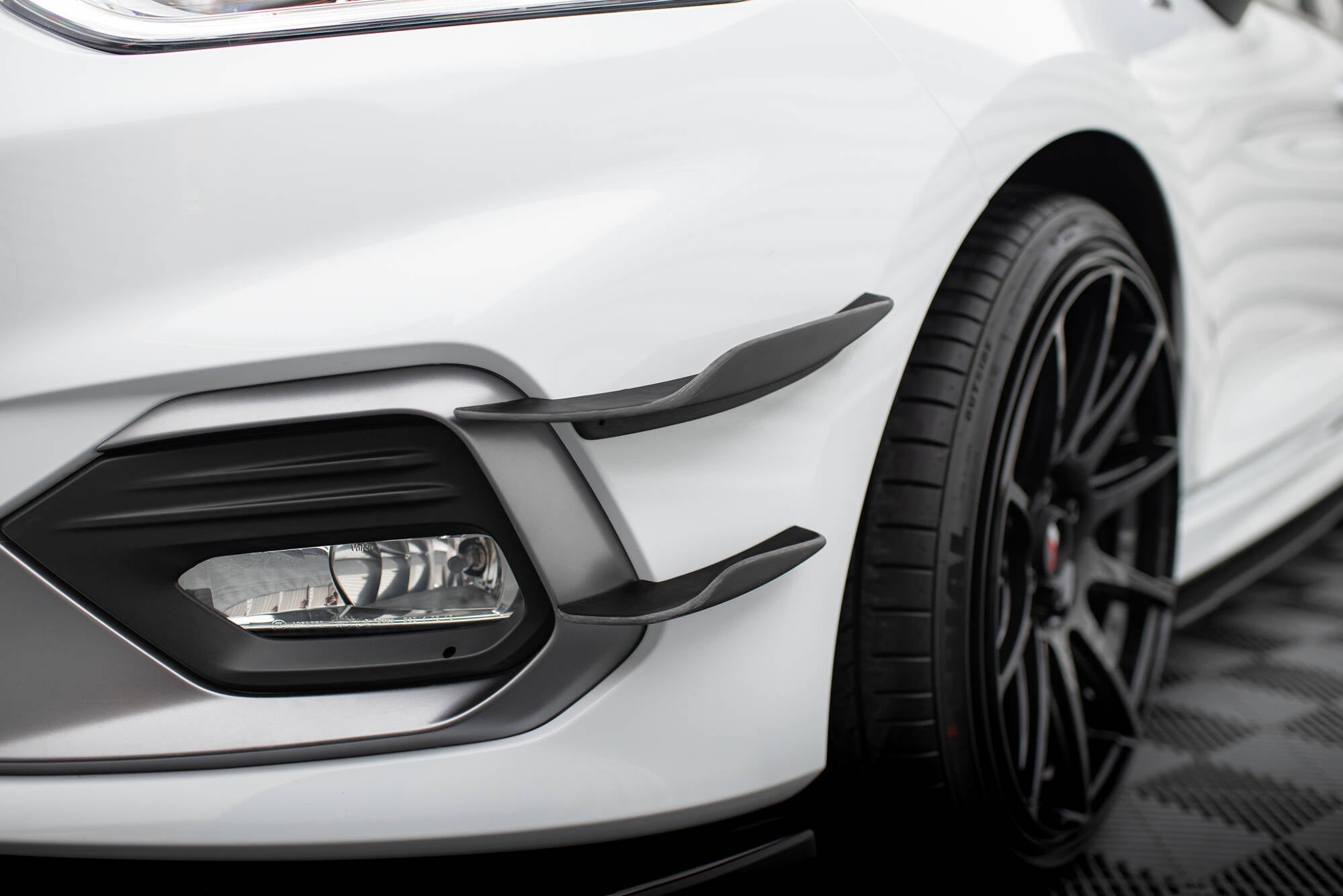 Stoßstangen Flaps V2 Wings vorne Canards für Ford Fiesta Mk8 ST / ST-Line