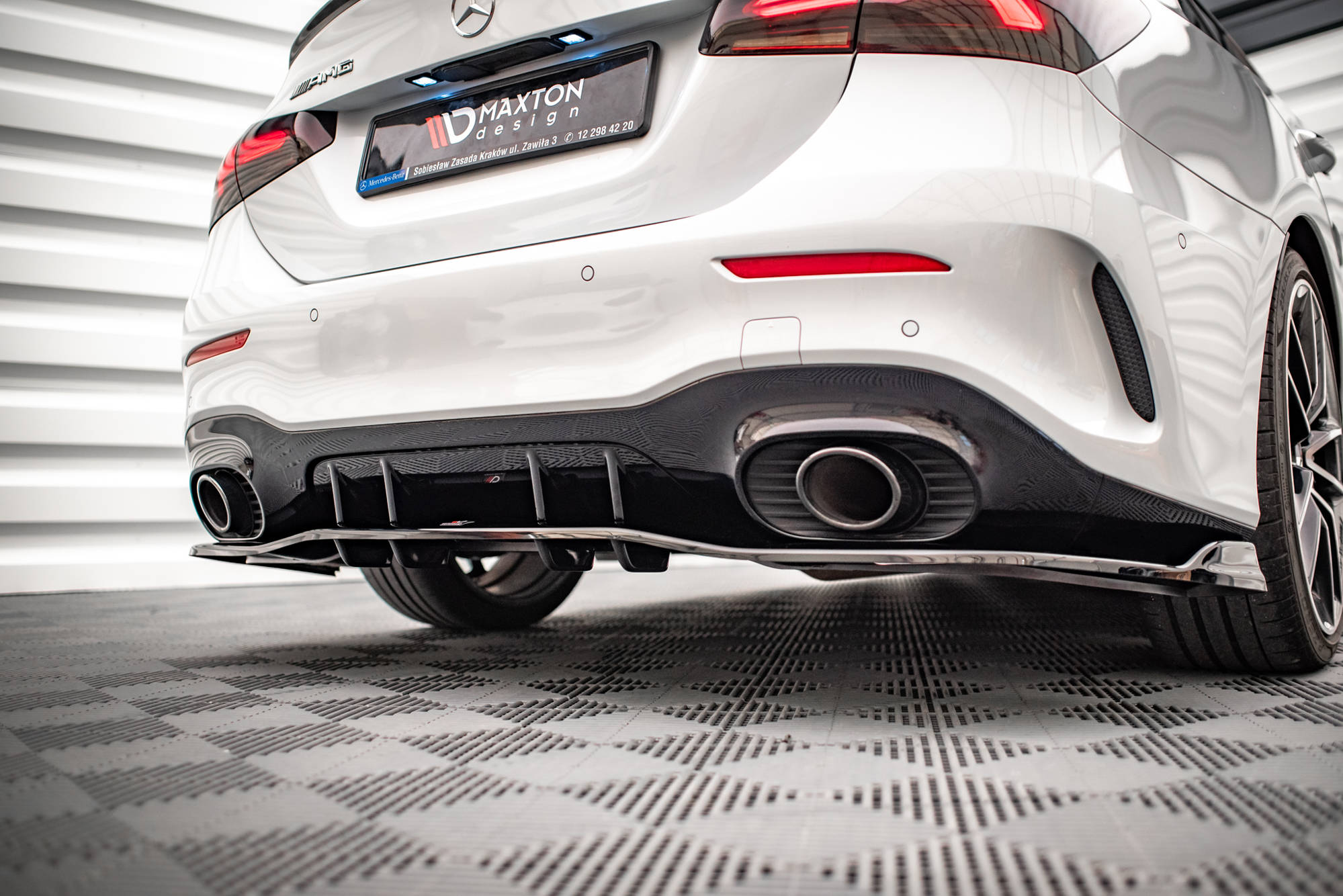 Mittlerer Cup Diffusor V2 DTM Look Heck Ansatz für Mercedes A 35 AMG Limousine