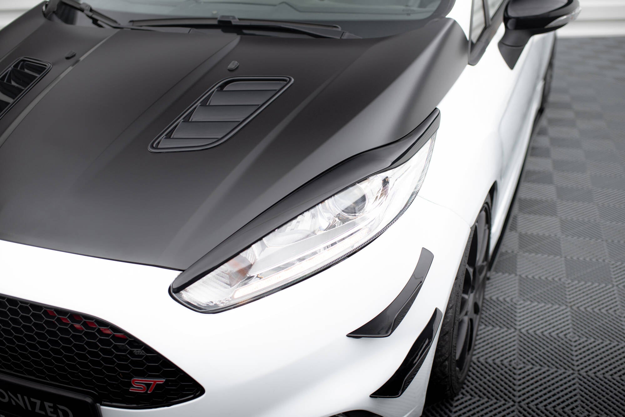 Scheinwerfer Blenden Böser Blick V.1 für Ford Fiesta ST / ST-Line / Standard Mk7 FL