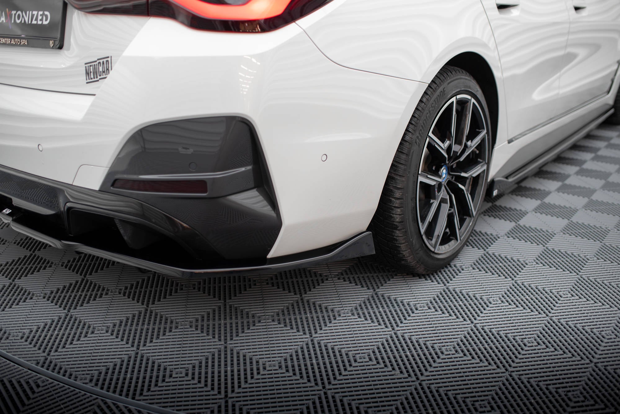 Mittlerer Cup Diffusor V2 DTM Look Heck Ansatz für BMW i4 M - Paket G26