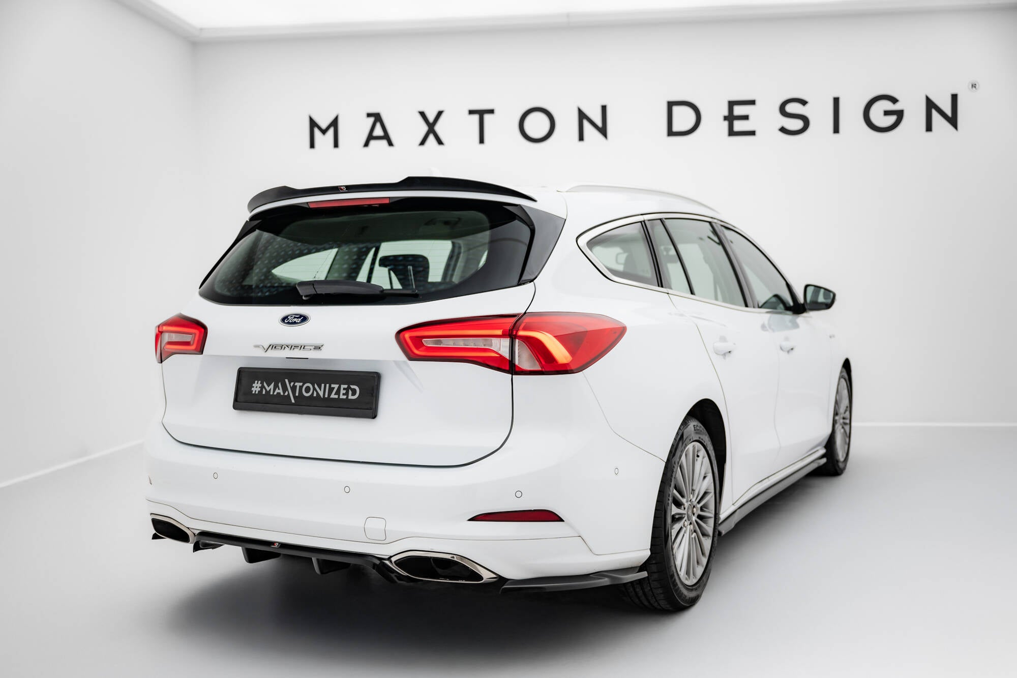 Mittlerer Diffusor Heck Ansatz DTM Look für Ford Focus Vignale Kombi Mk4