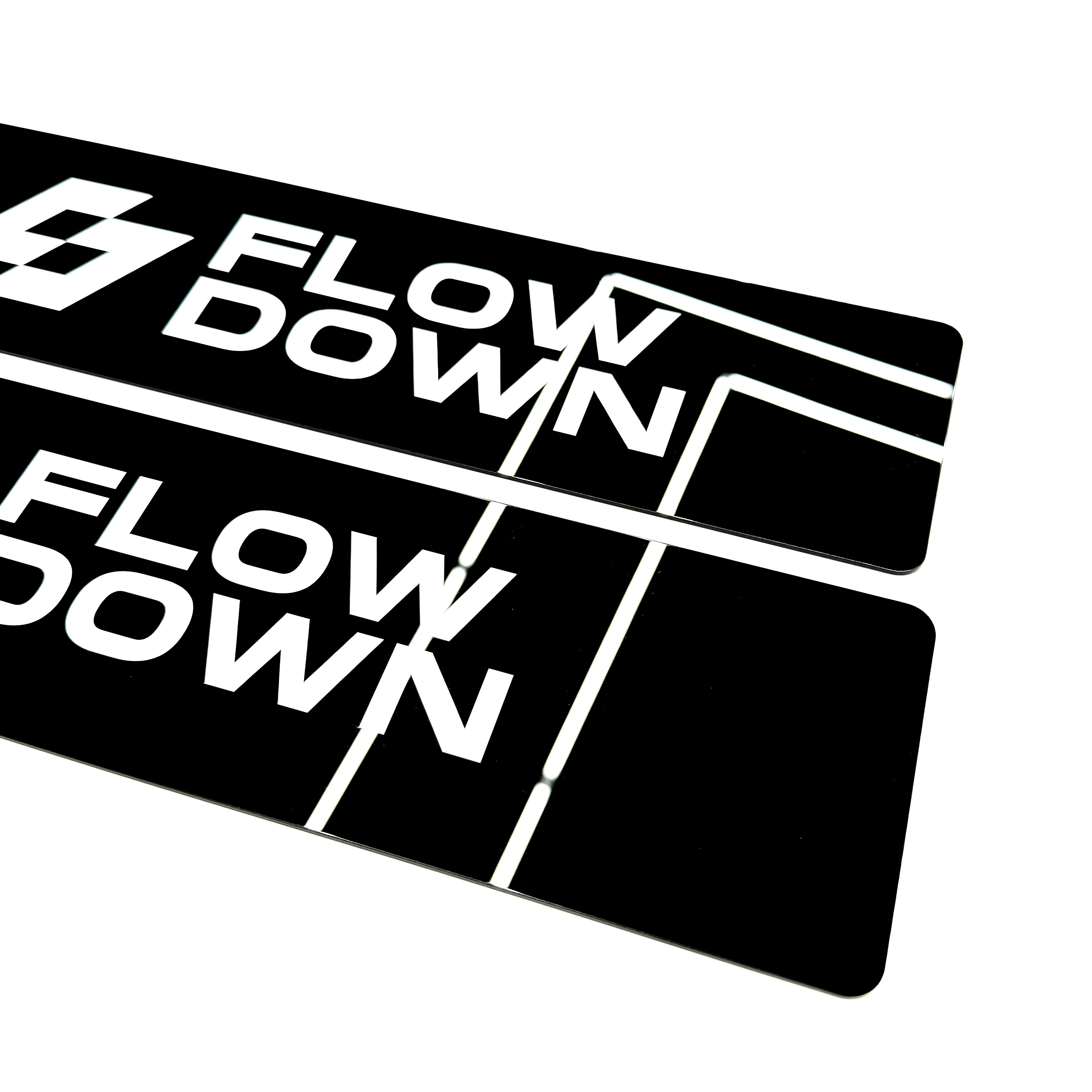 Hochwertiges Show-Kennzeichen aus Acryl mit glänzendem Finish – stilvolle Optik für Fahrzeugpräsentationen. Einfache Befestigung mit mitgelieferten Halterungen, universelle Passform für Standardkennzeichenhalterungen. Perfekt für Show-Veranstaltungen und Fotoshootings.